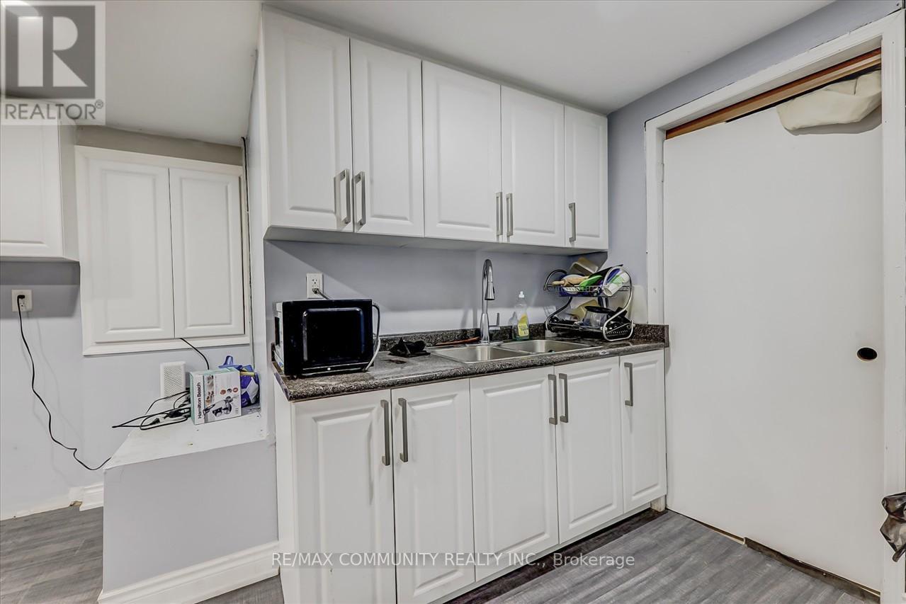 102 HIBBARD DR