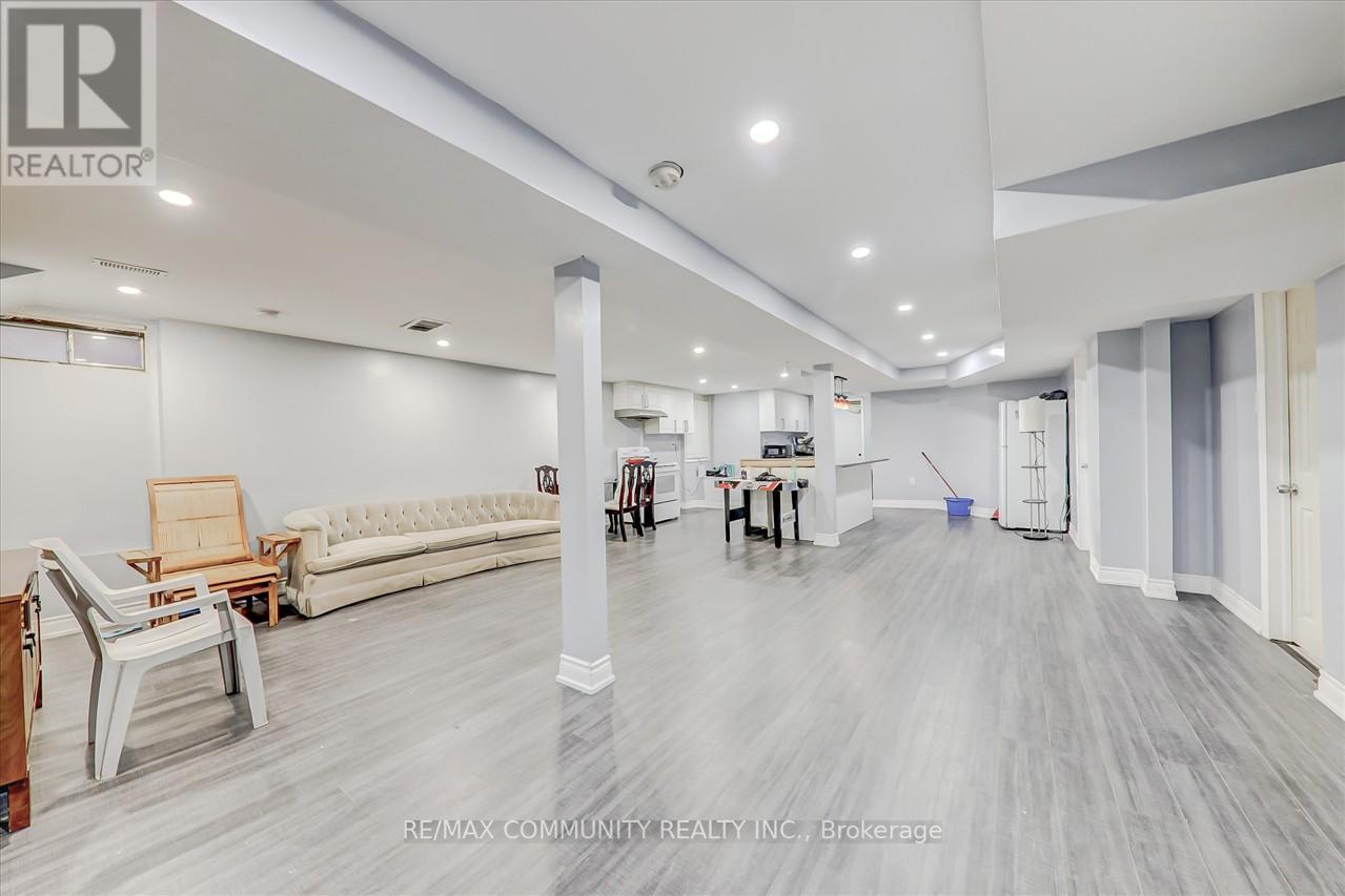 102 HIBBARD DR