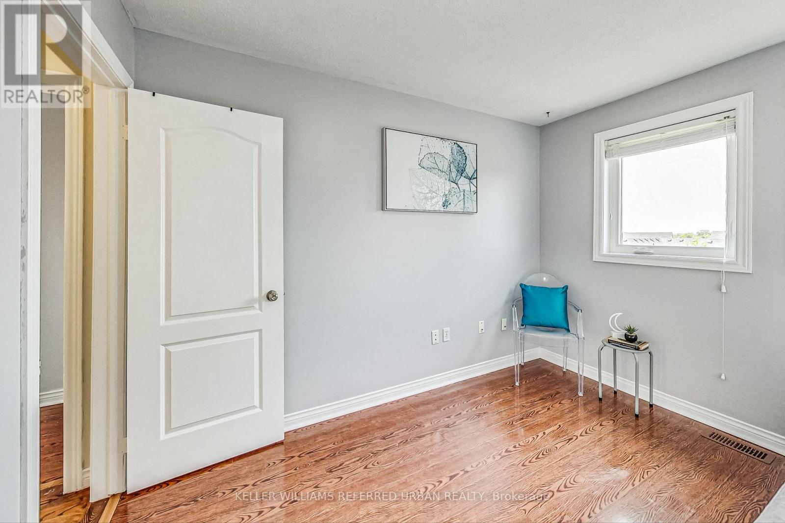30 DOOLEY CRES