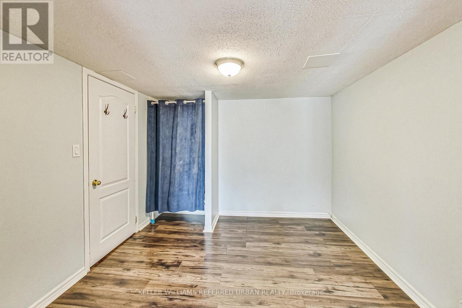 30 DOOLEY CRES