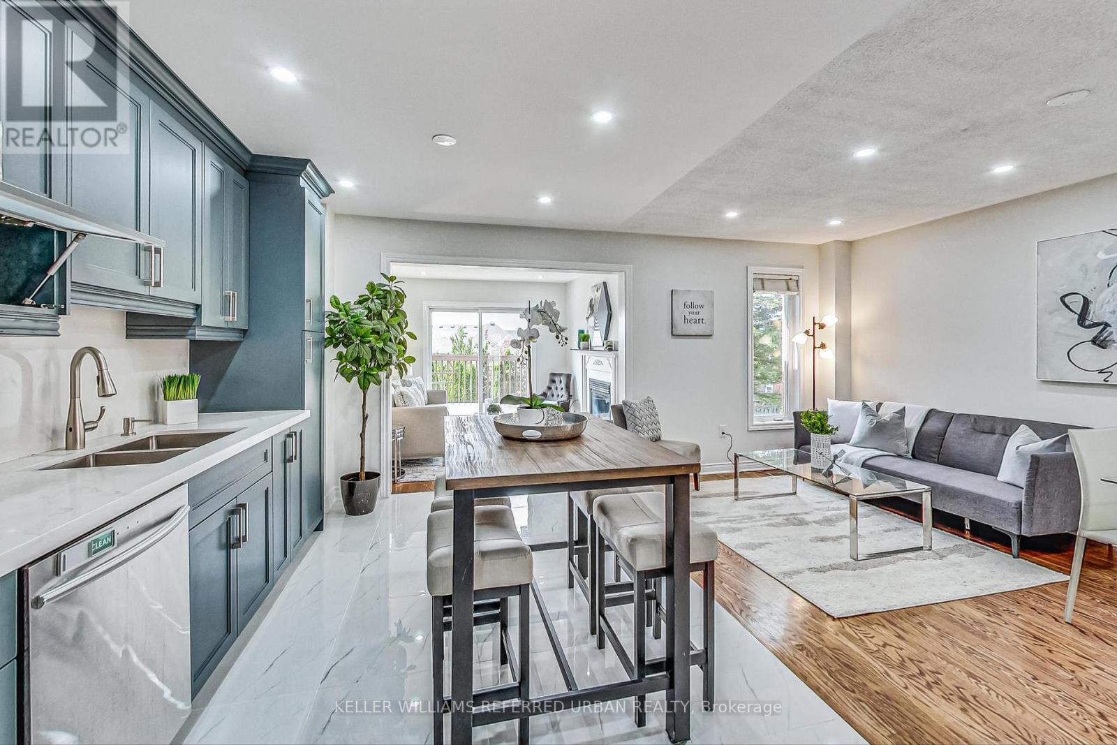 30 DOOLEY CRES