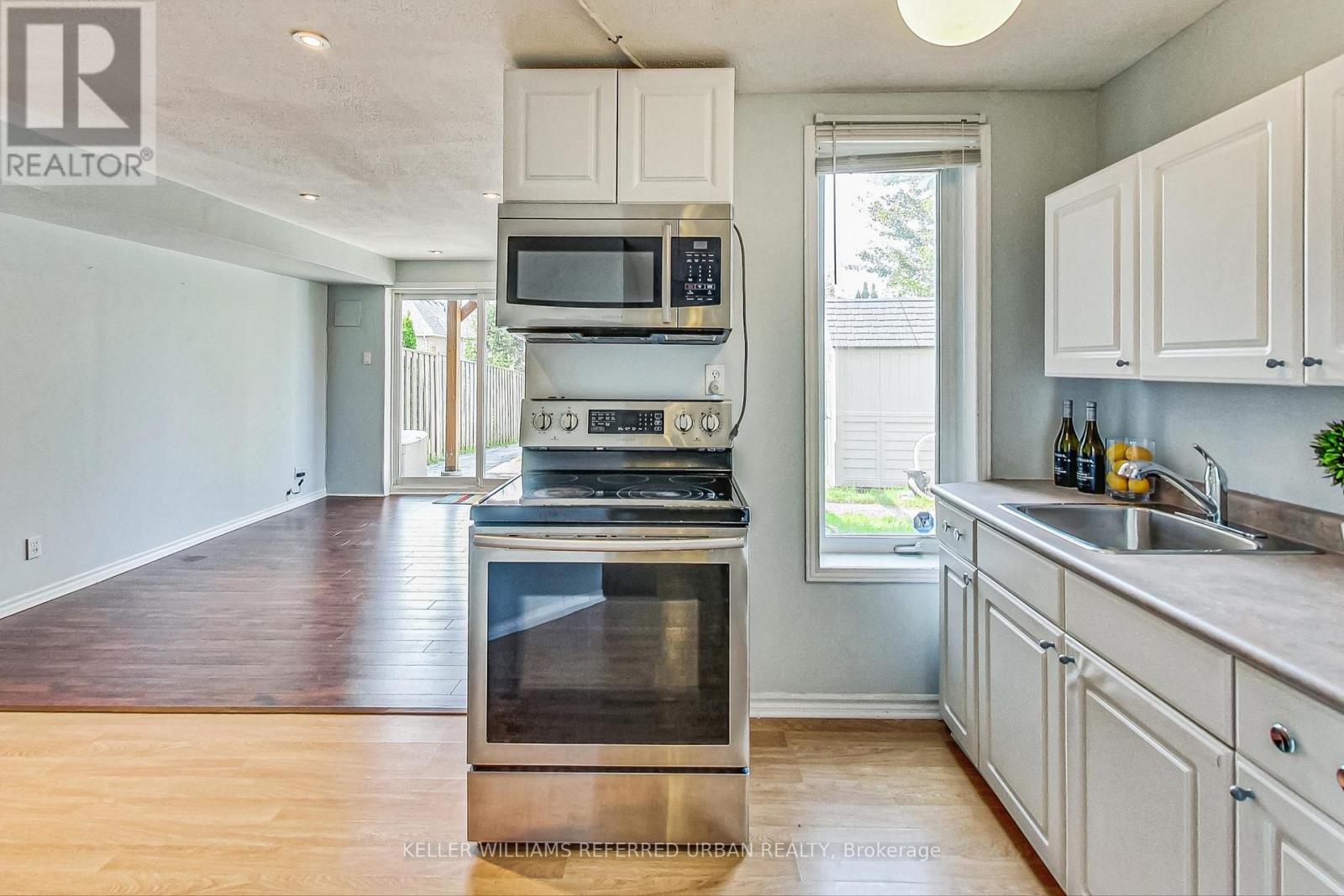 30 DOOLEY CRES