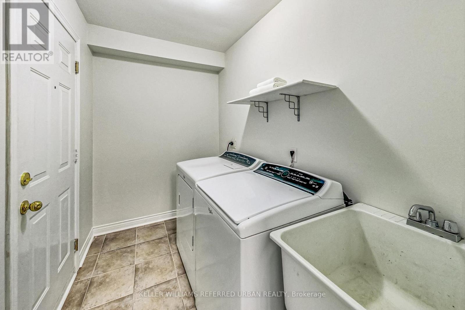 30 DOOLEY CRES