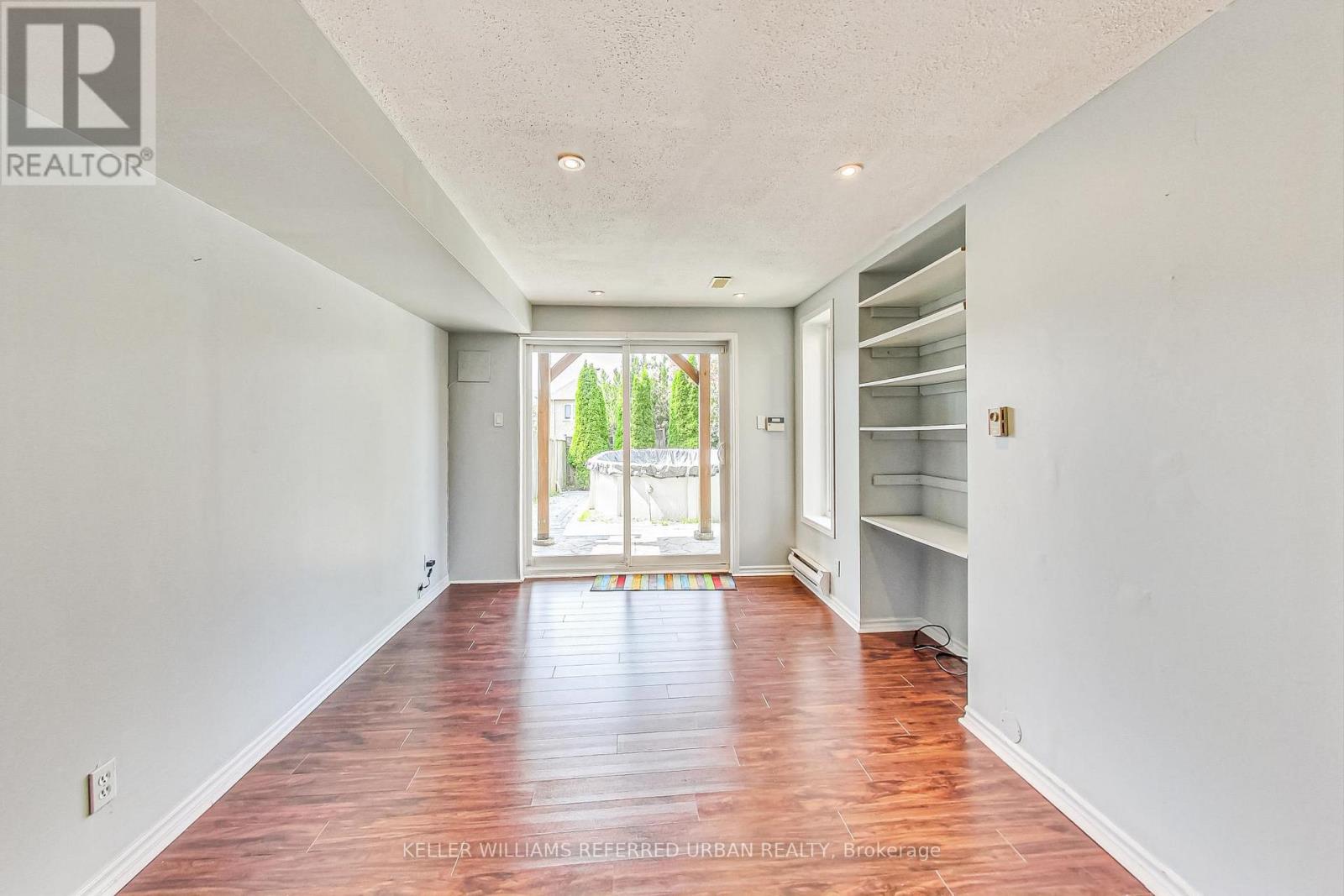 30 DOOLEY CRES