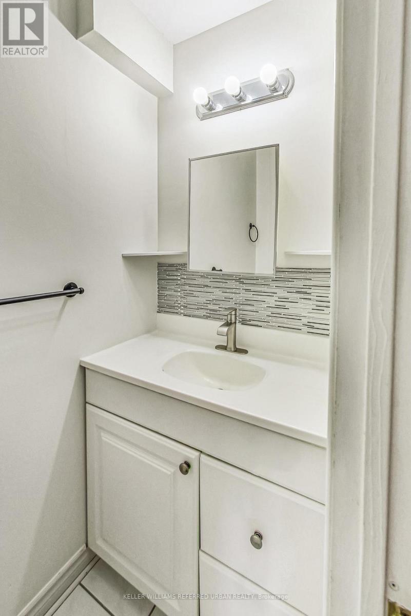 30 DOOLEY CRES