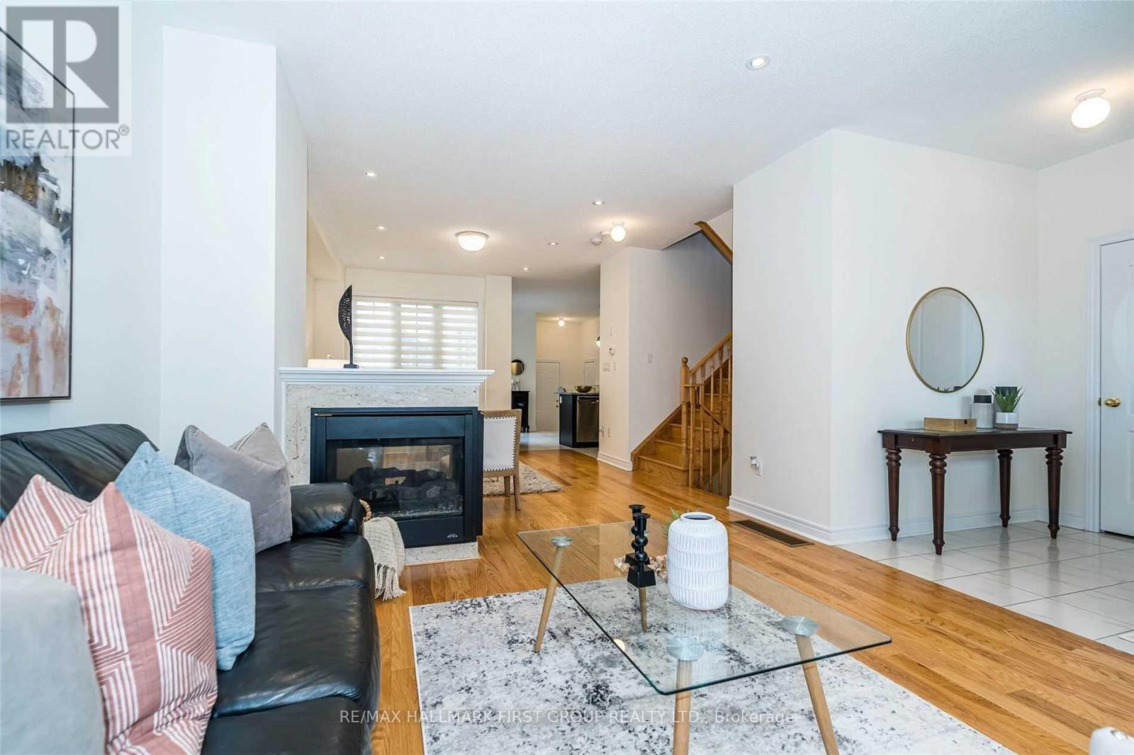 112 BRAEBROOK DR
