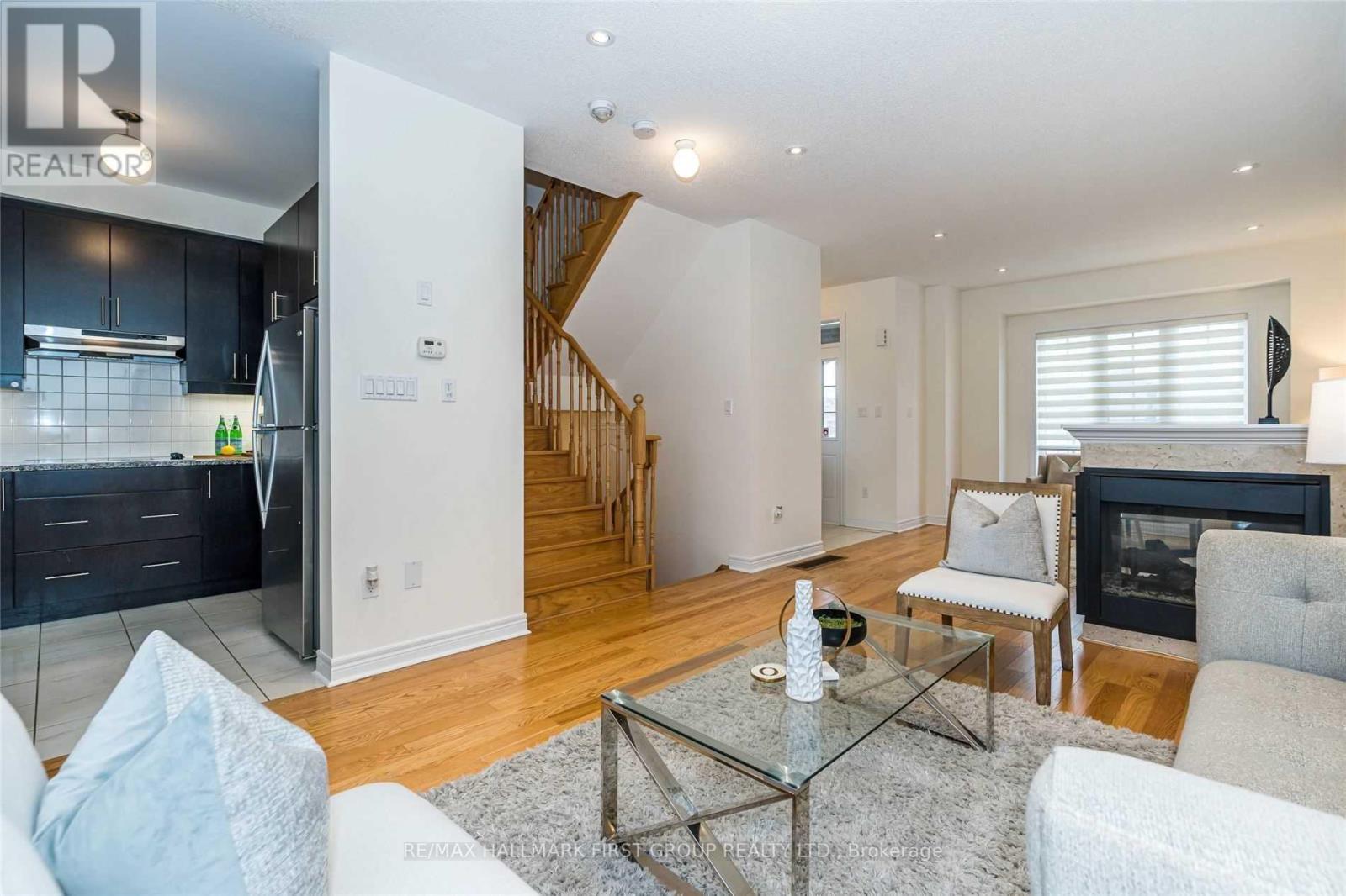 112 BRAEBROOK DR