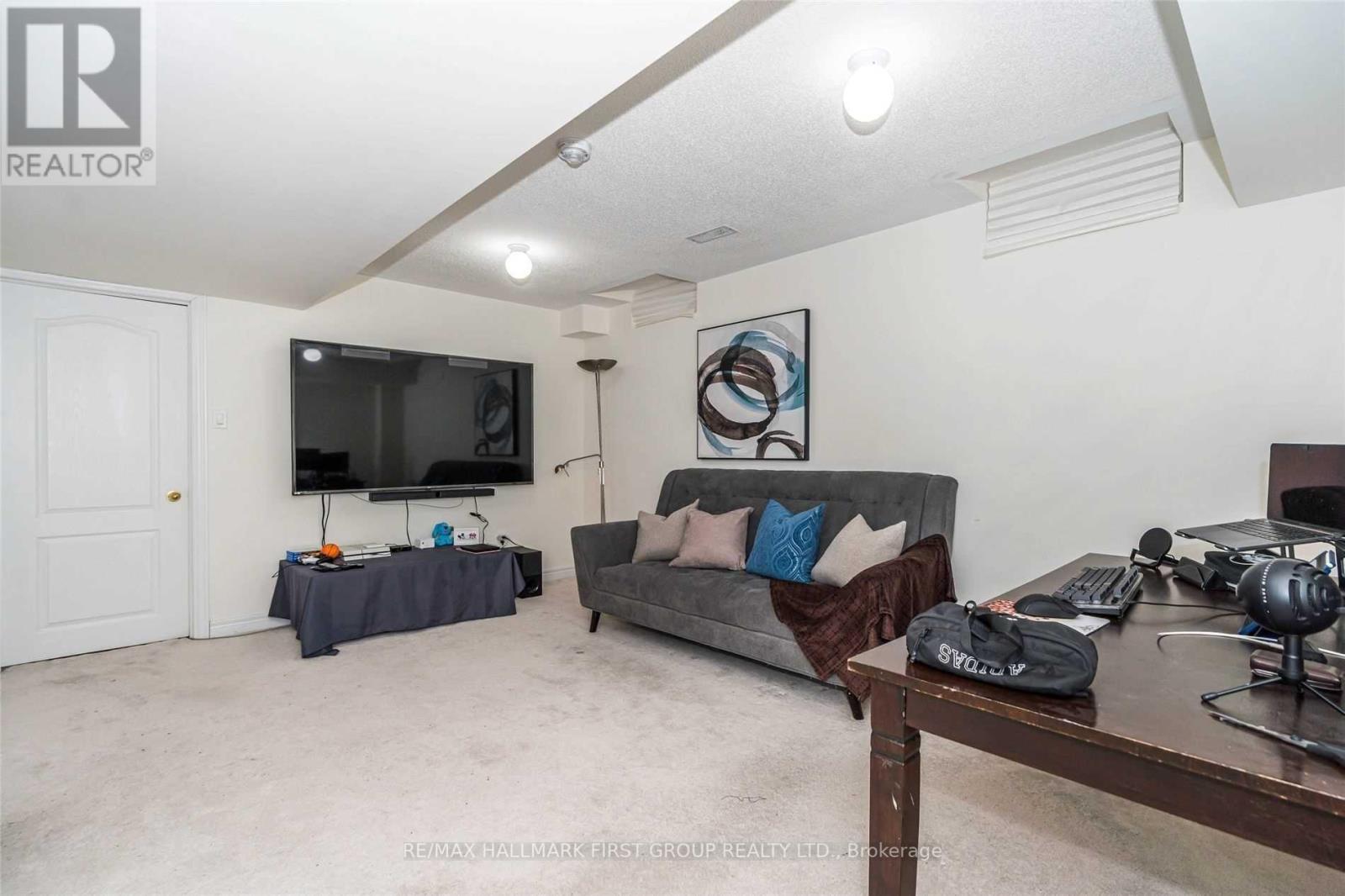 112 BRAEBROOK DR