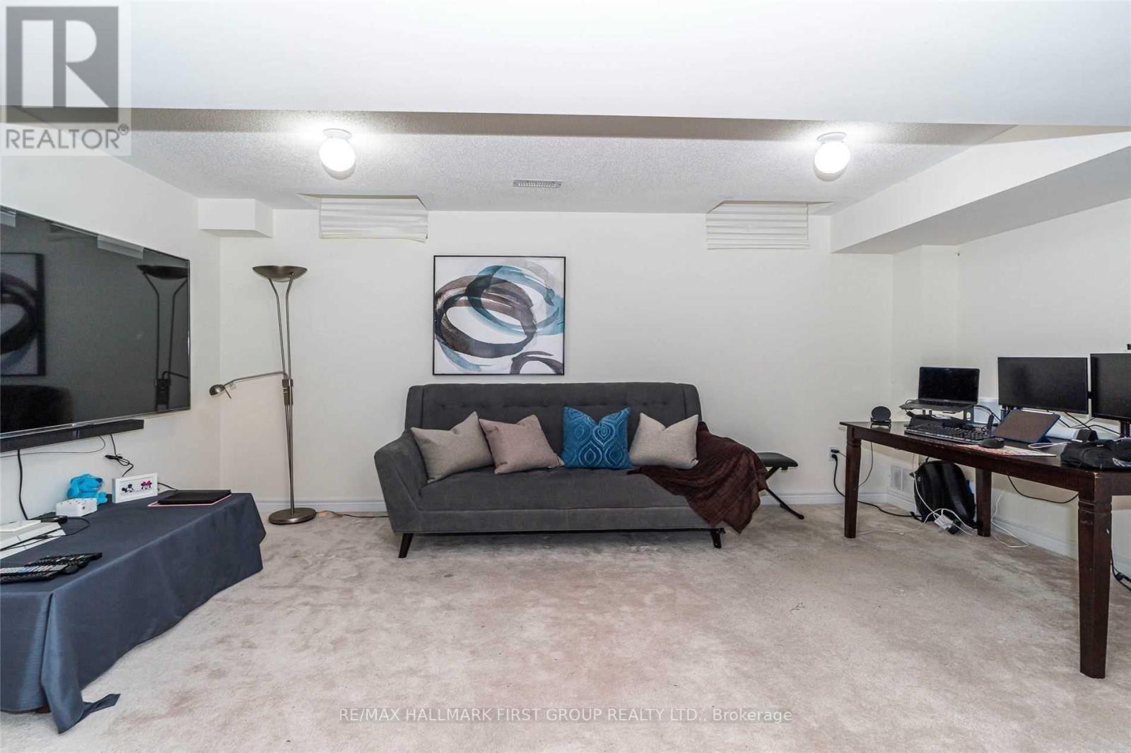 112 BRAEBROOK DR