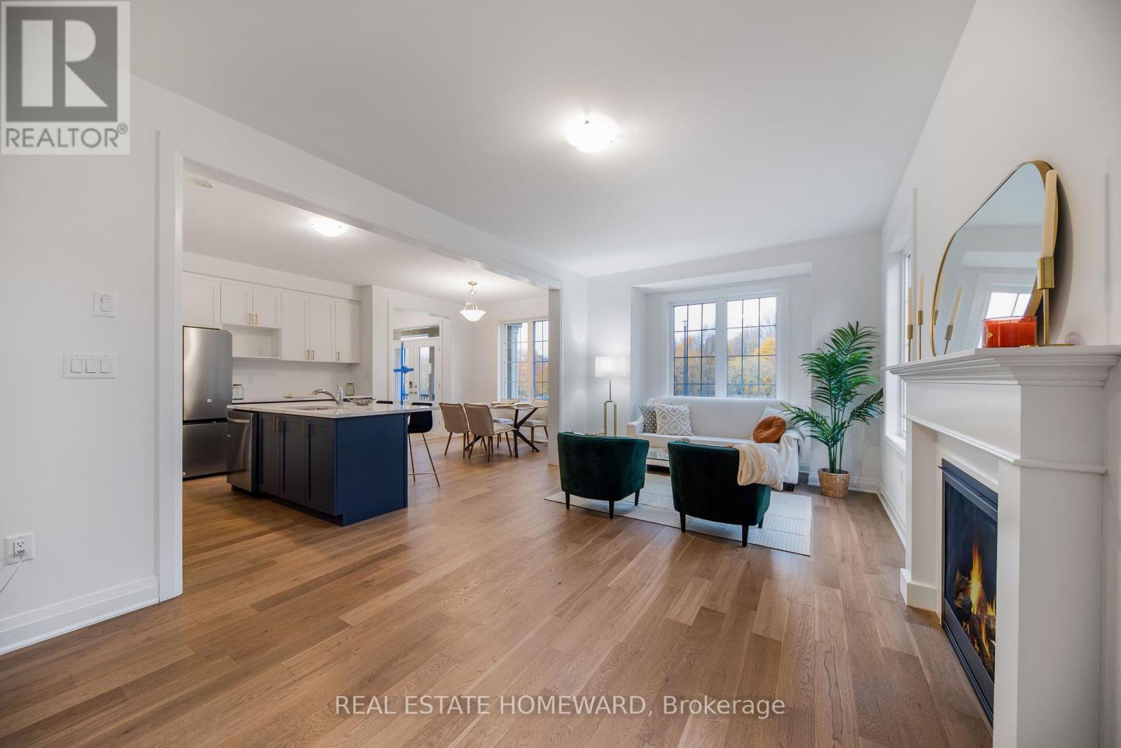 1558 HONEY LOCUST PL