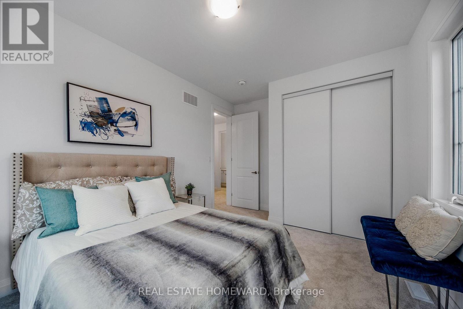 1558 HONEY LOCUST PL