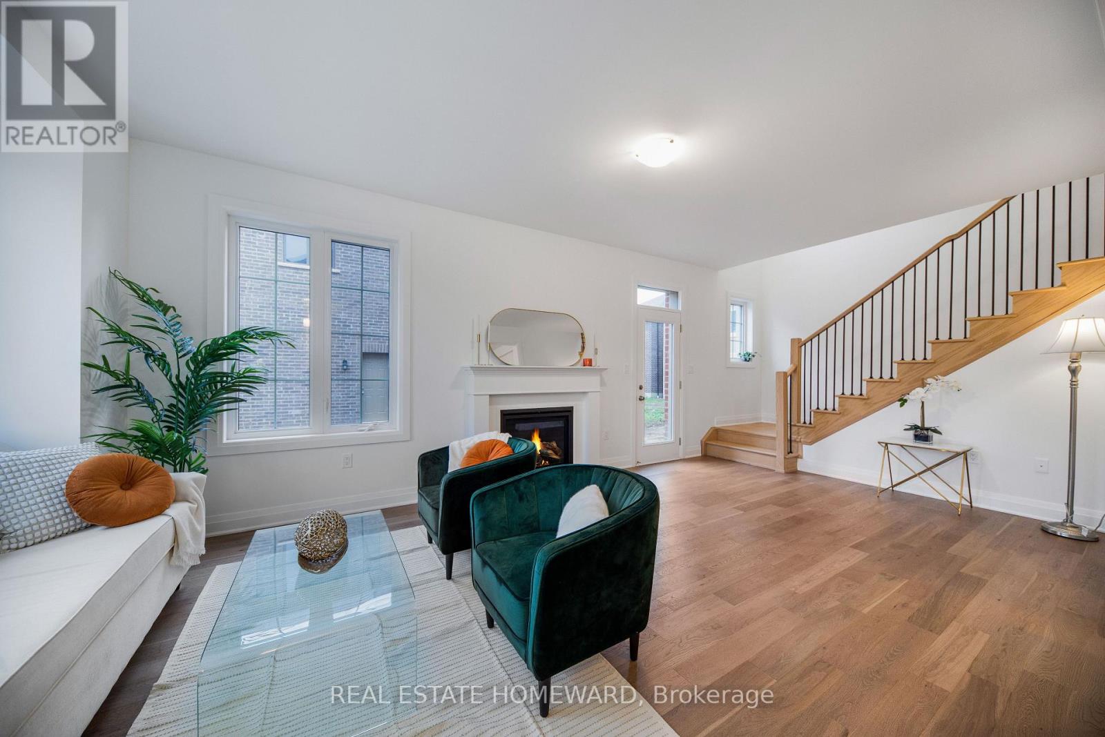 1558 HONEY LOCUST PL