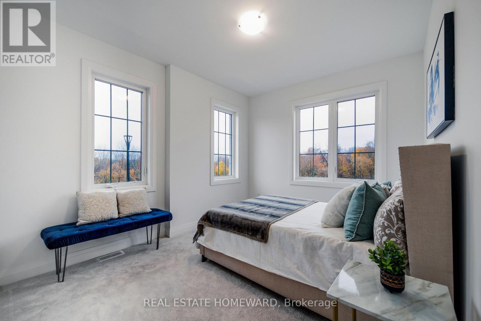 1558 HONEY LOCUST PL