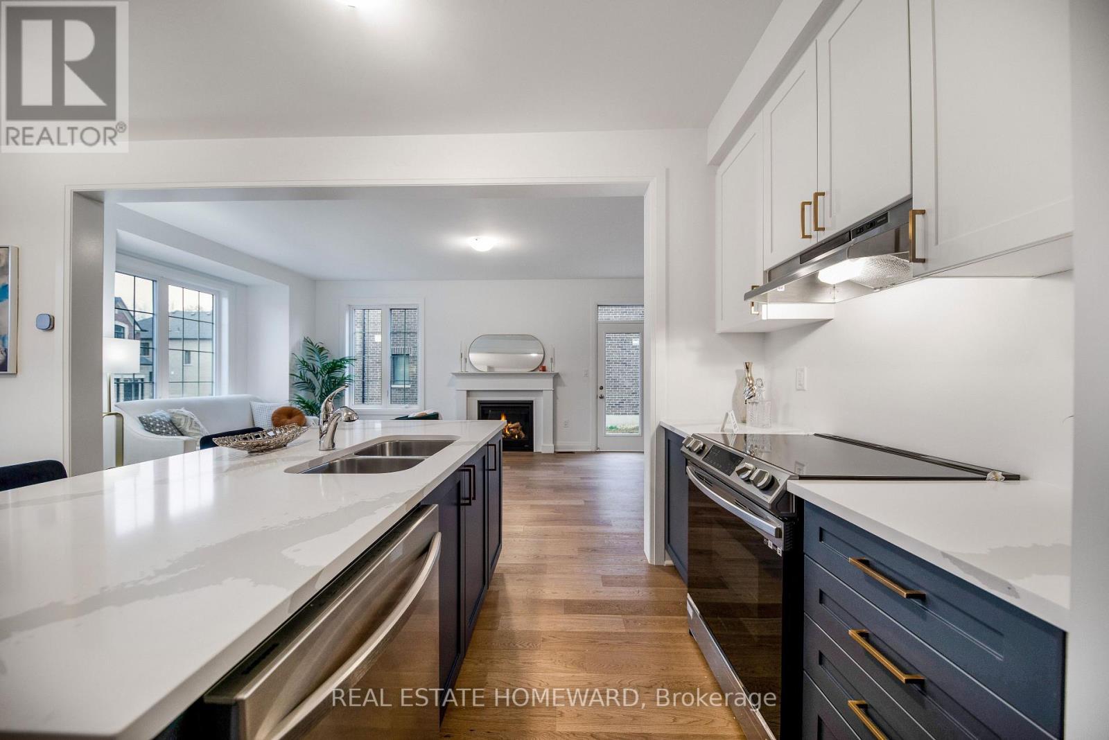 1558 HONEY LOCUST PL