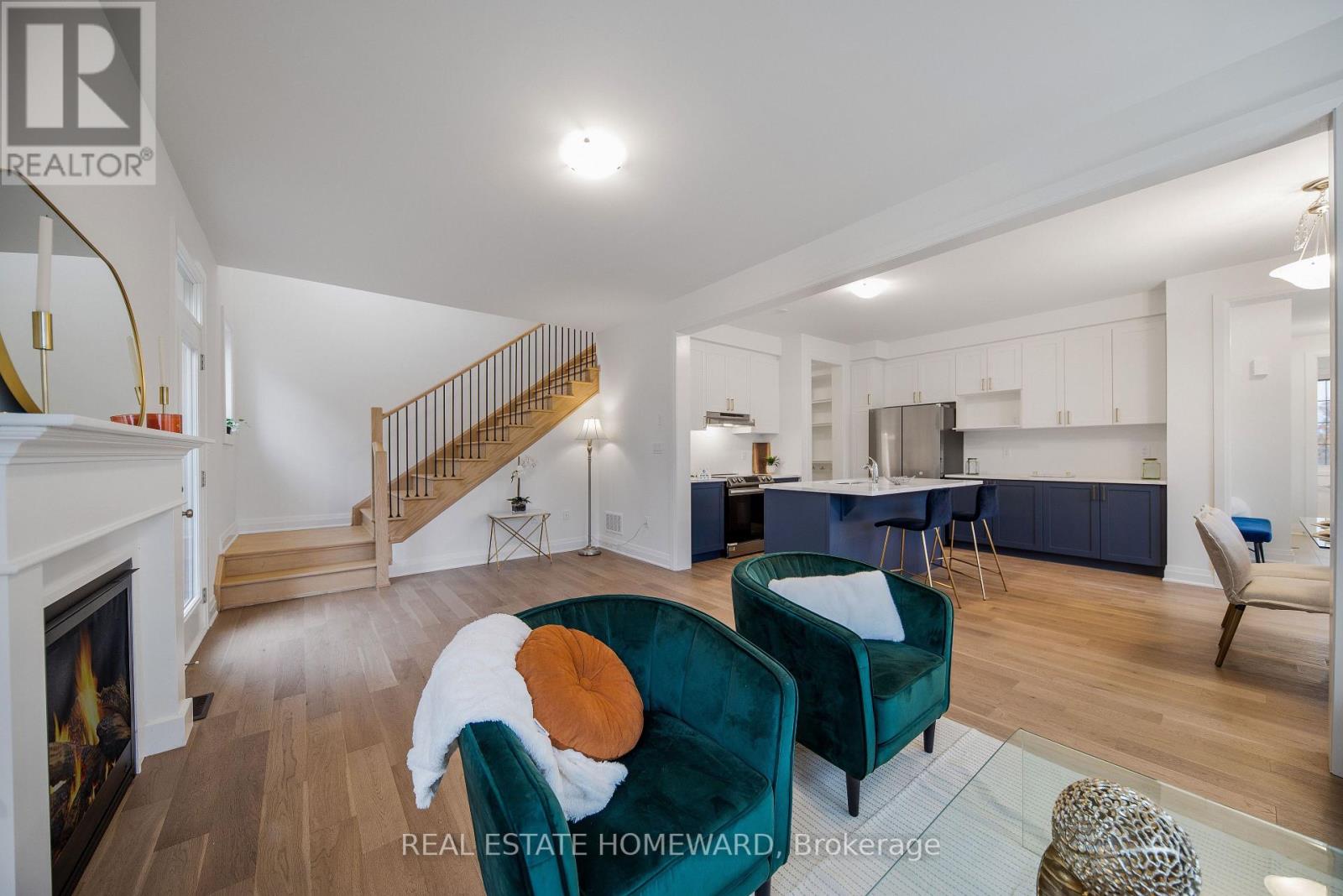 1558 HONEY LOCUST PL