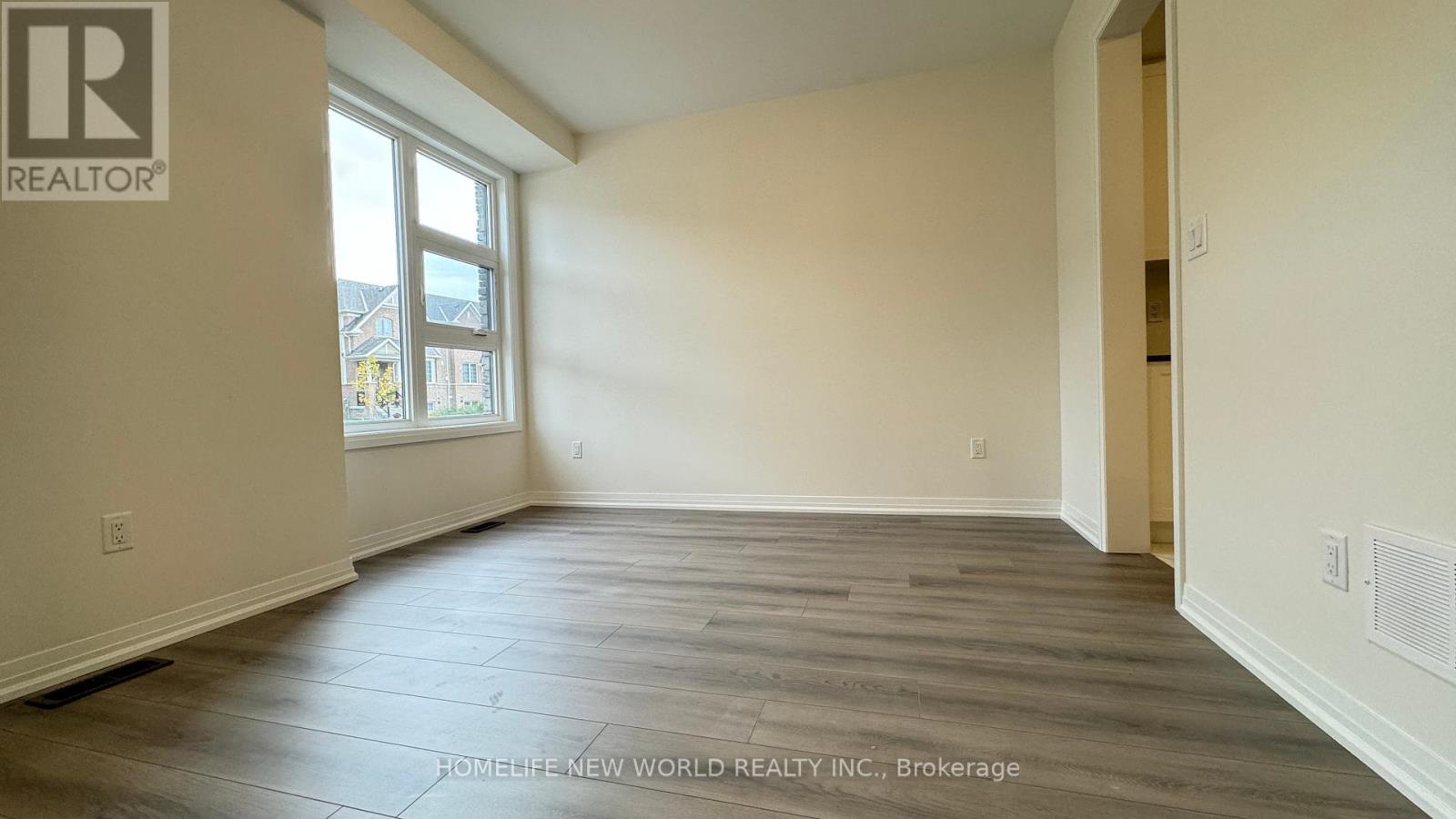 327 CORONATION RD