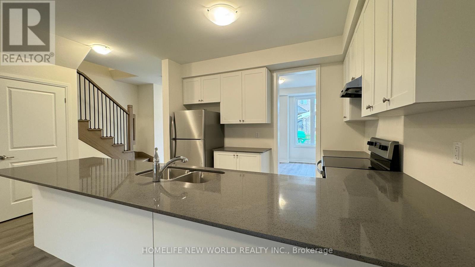 327 CORONATION RD