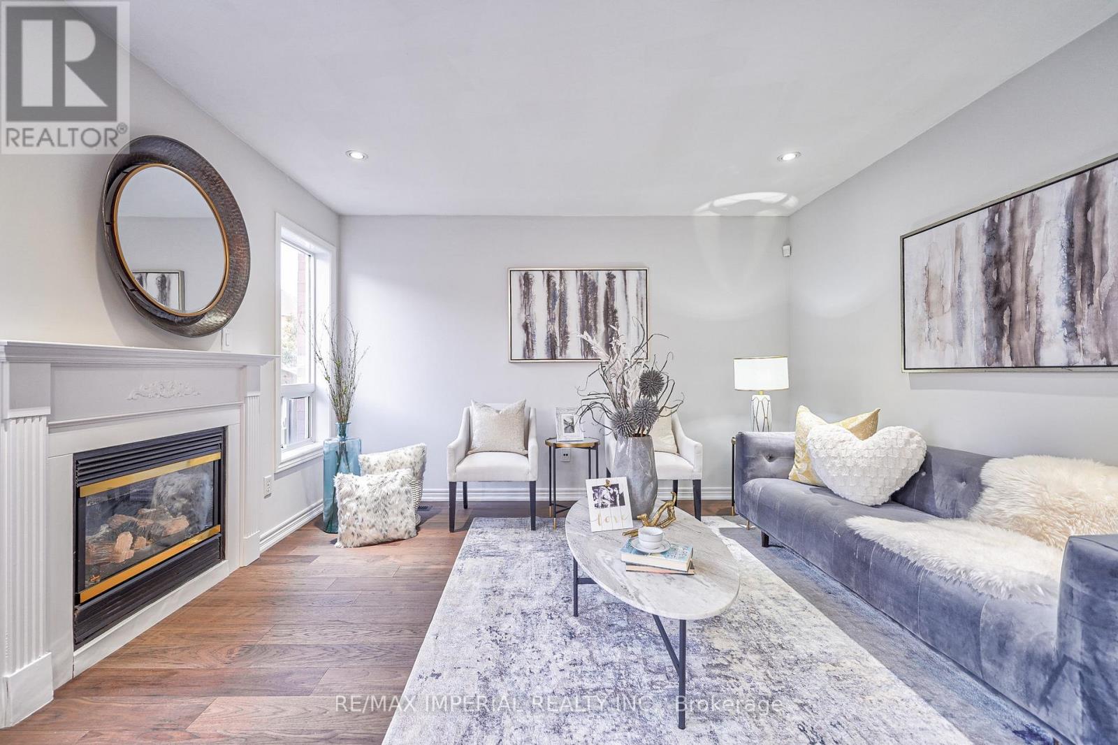 24 HOILE DR