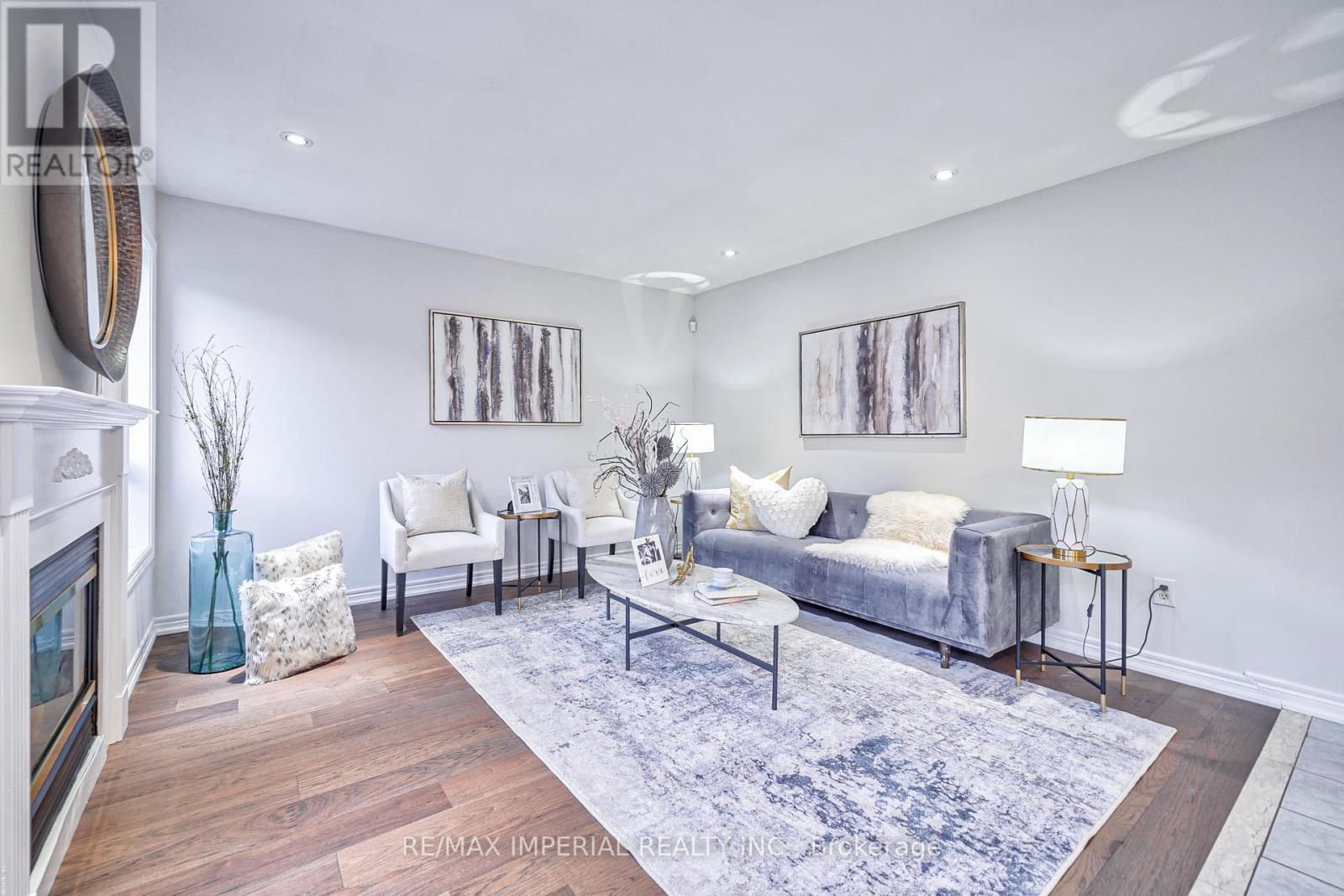 24 HOILE DR