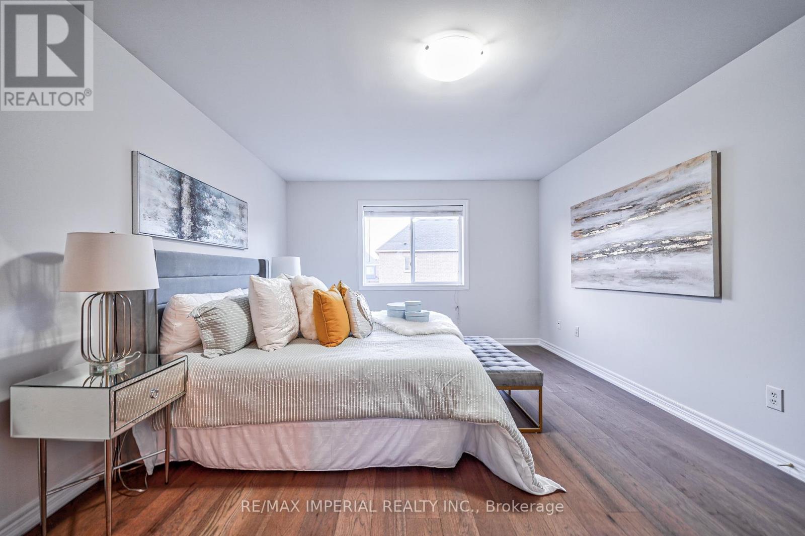 24 HOILE DR