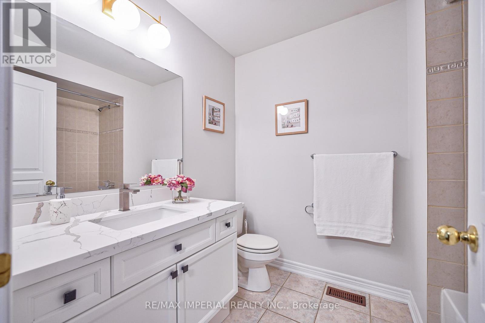 24 HOILE DR