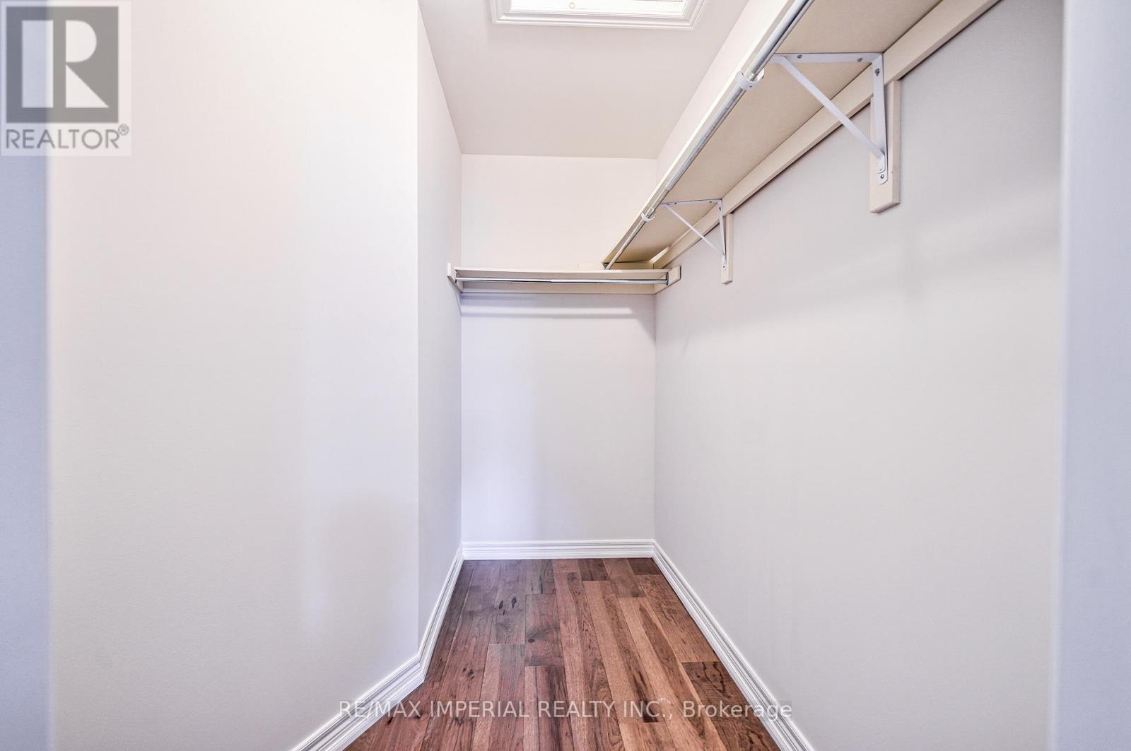 24 HOILE DR