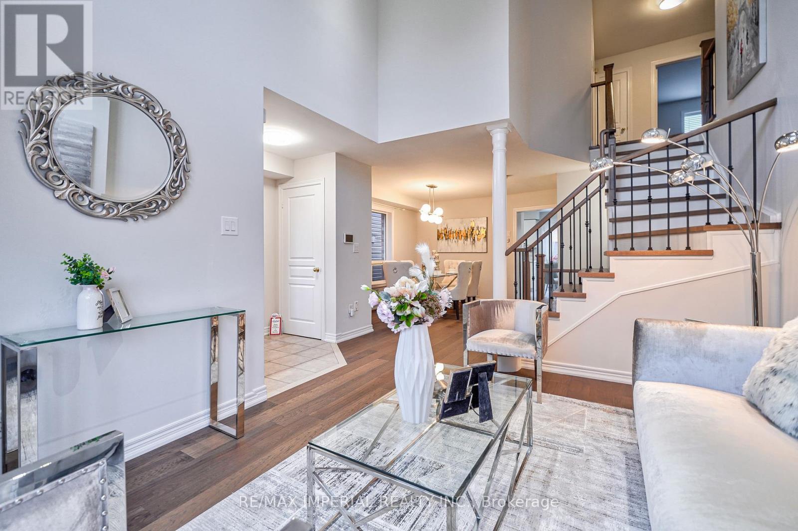 24 HOILE DR