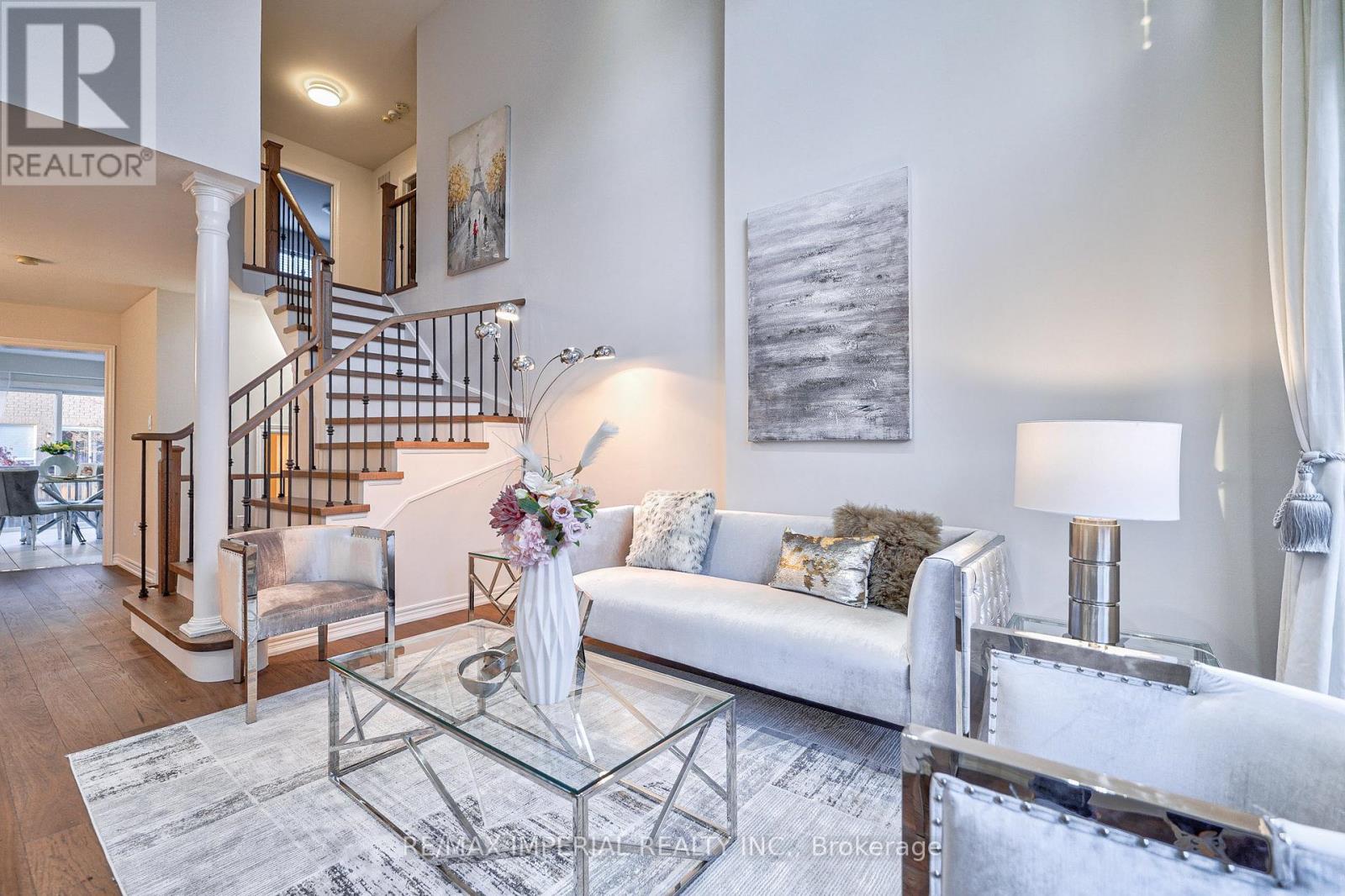 24 HOILE DR