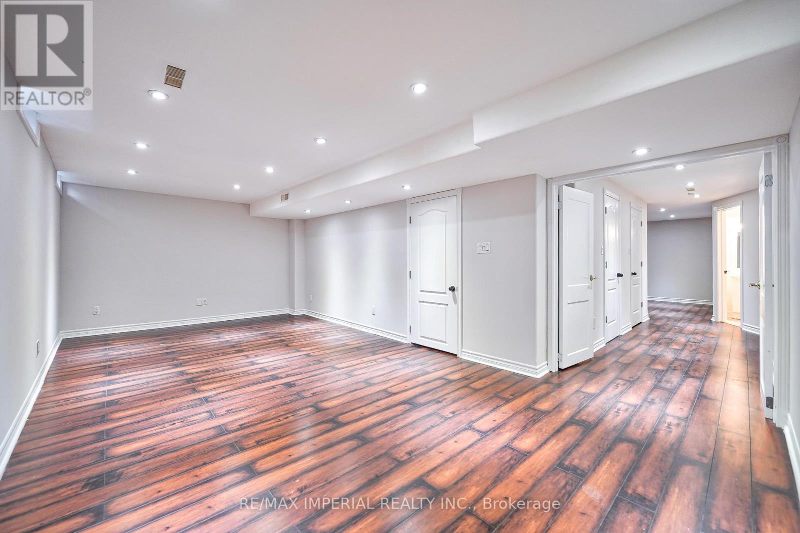 24 HOILE DR