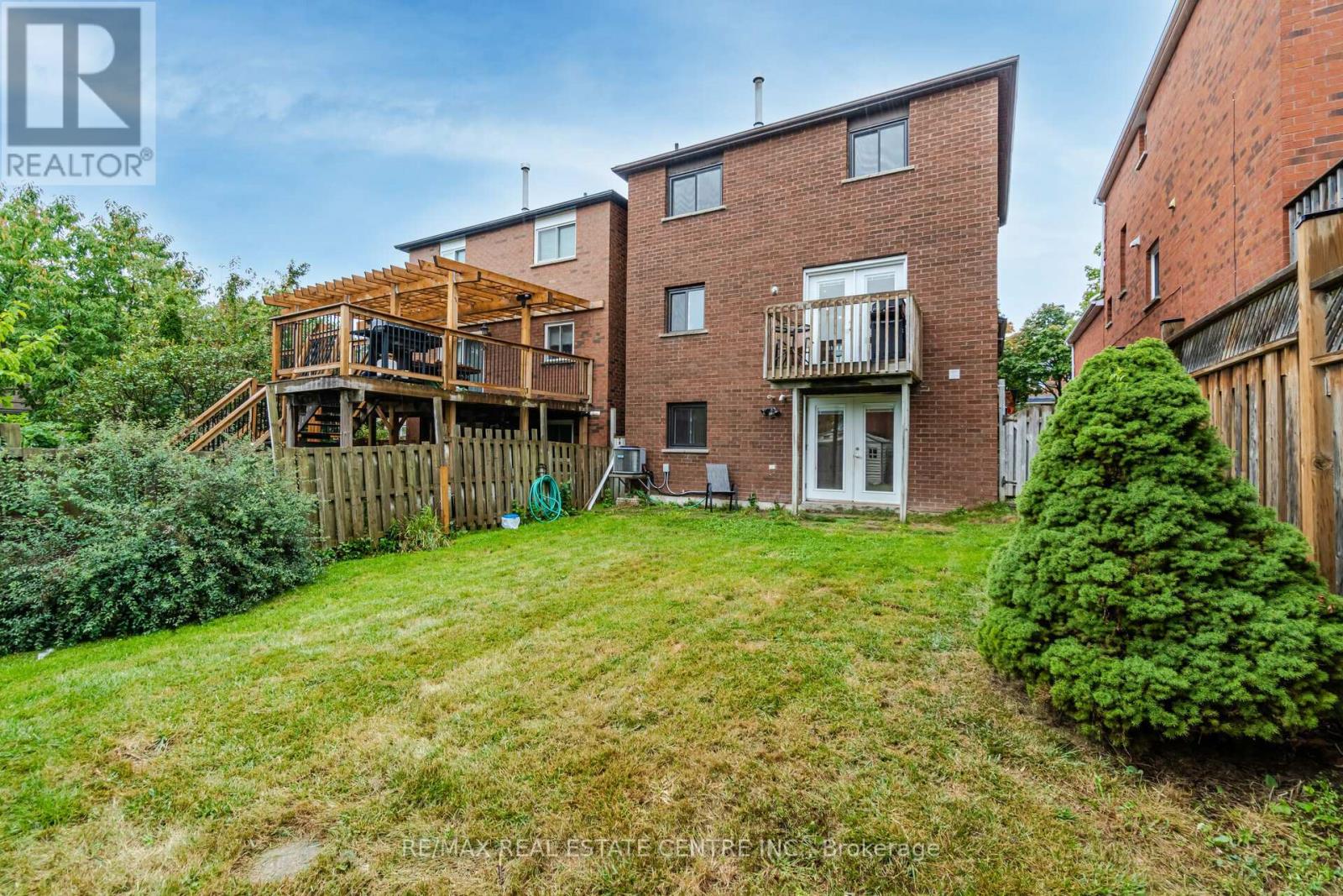 35 FERNBANK PL