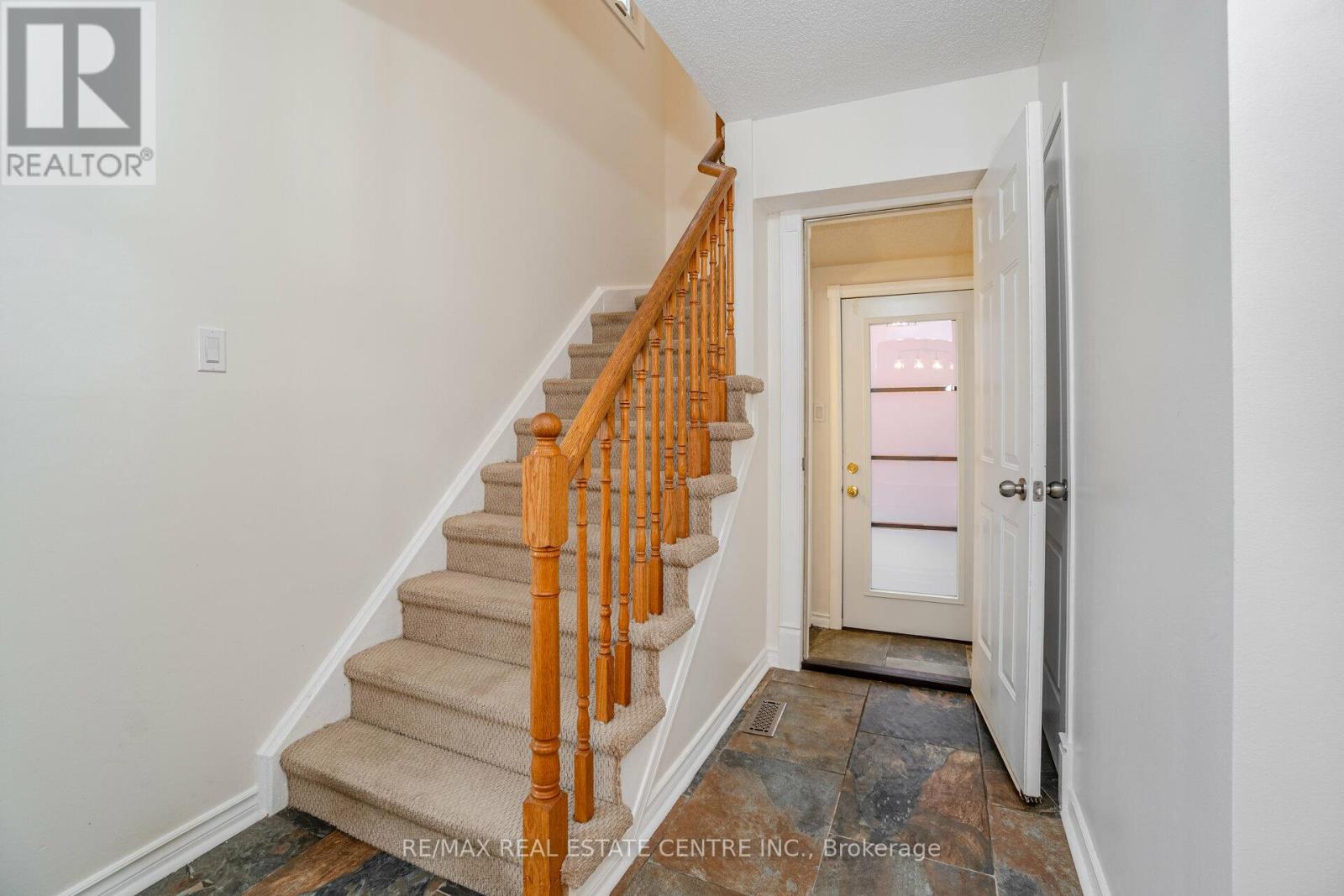 35 FERNBANK PL