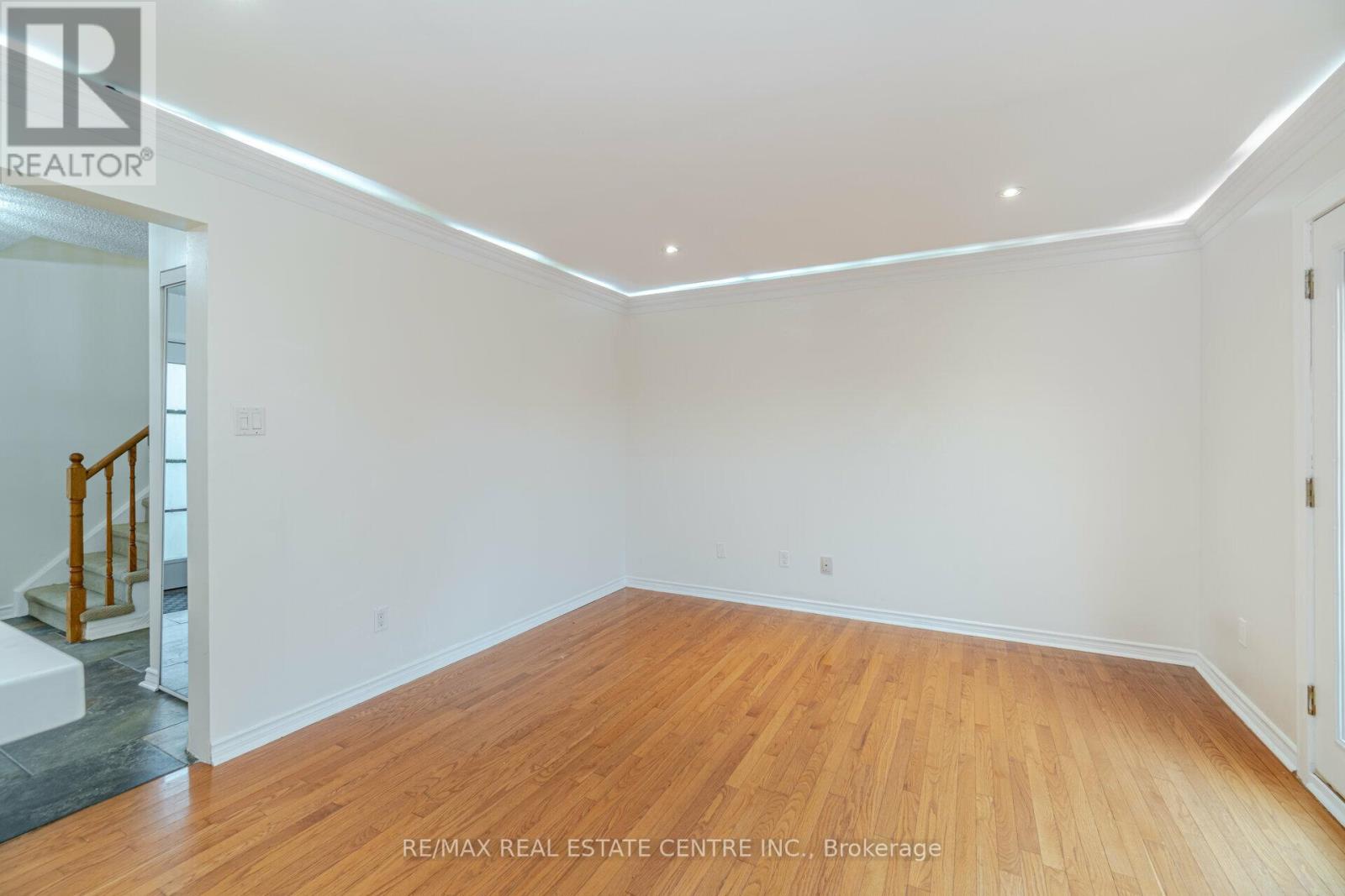 35 FERNBANK PL