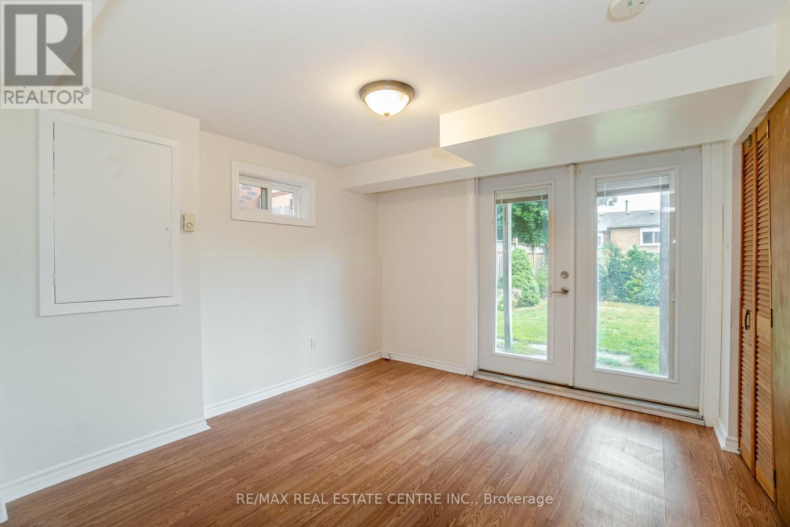 35 FERNBANK PL
