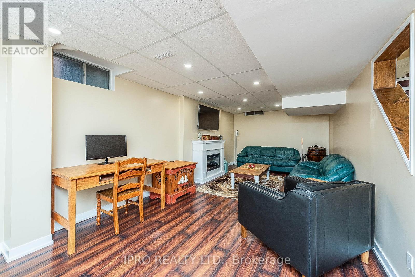 11 MURKAR CRES
