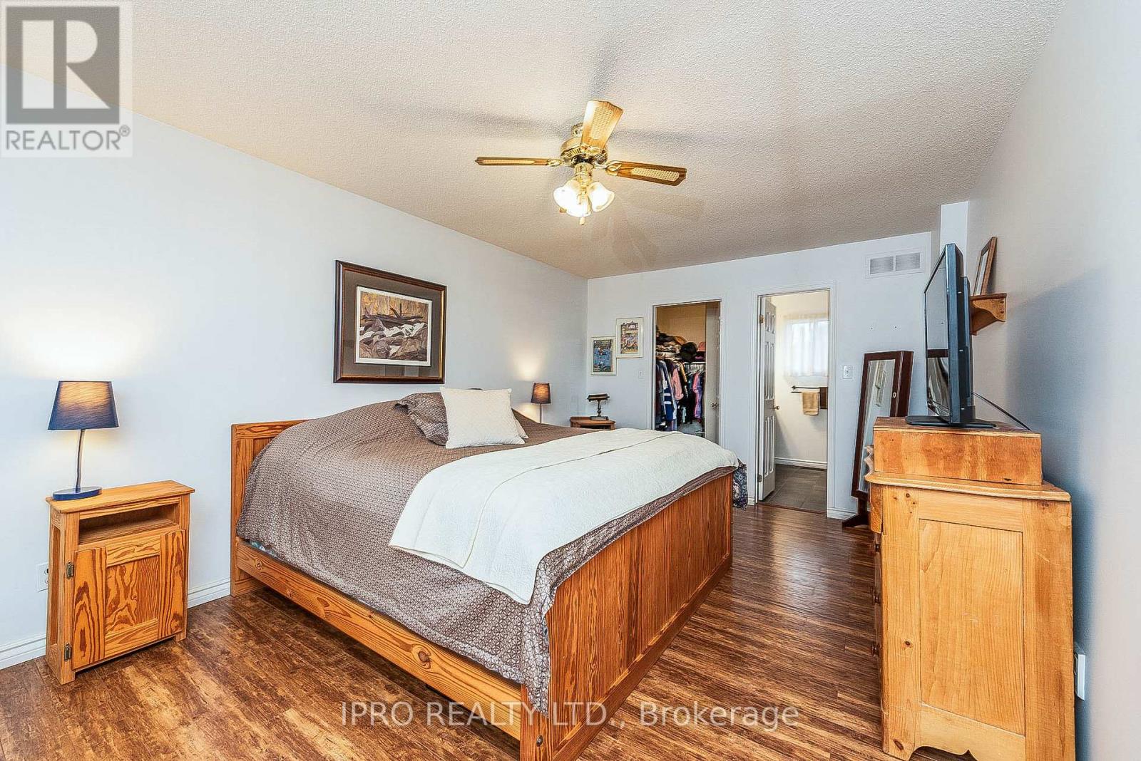11 MURKAR CRES