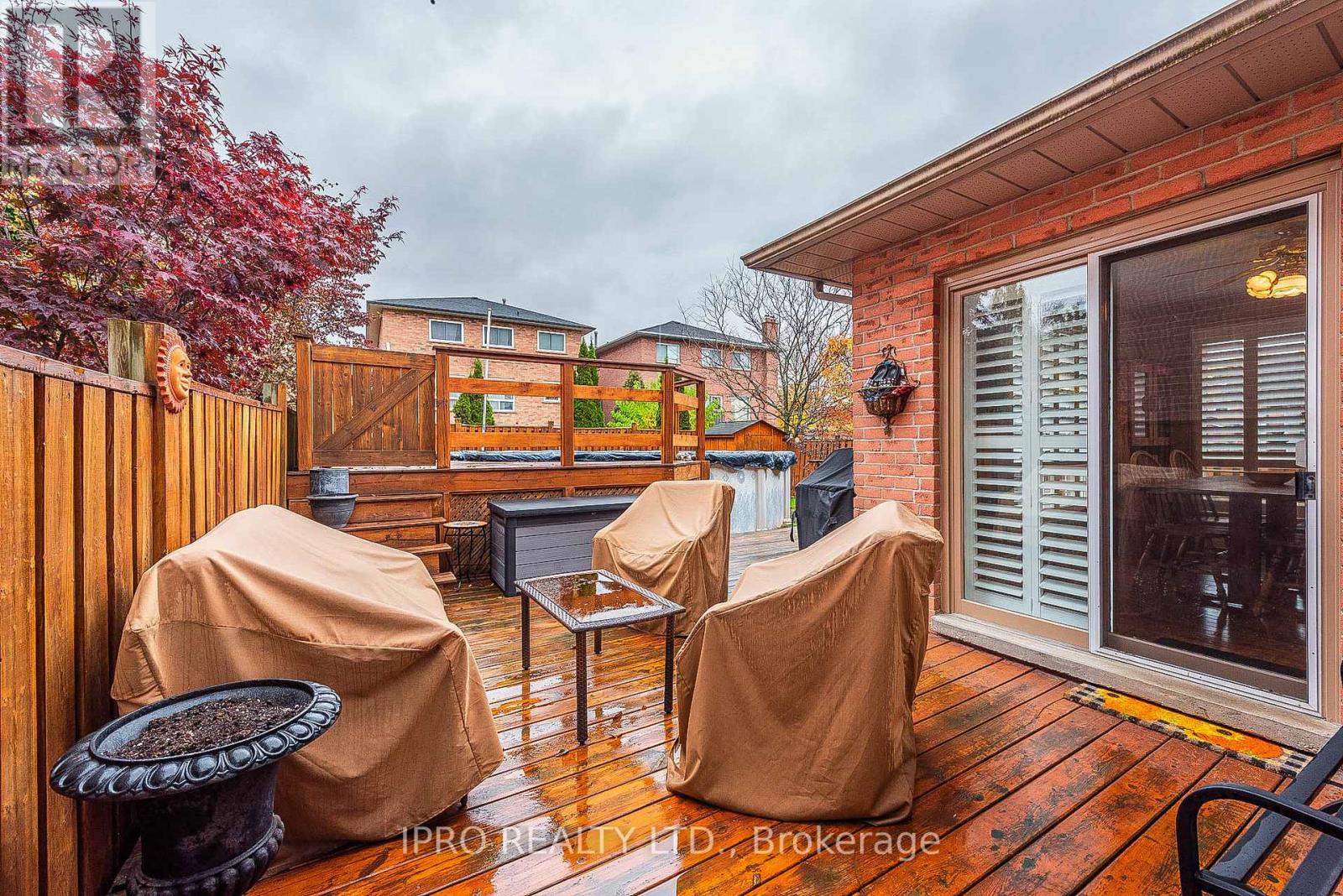 11 MURKAR CRES