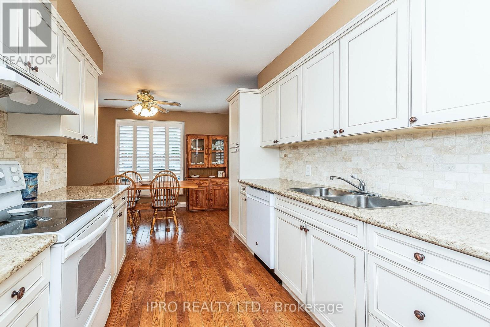 11 MURKAR CRES