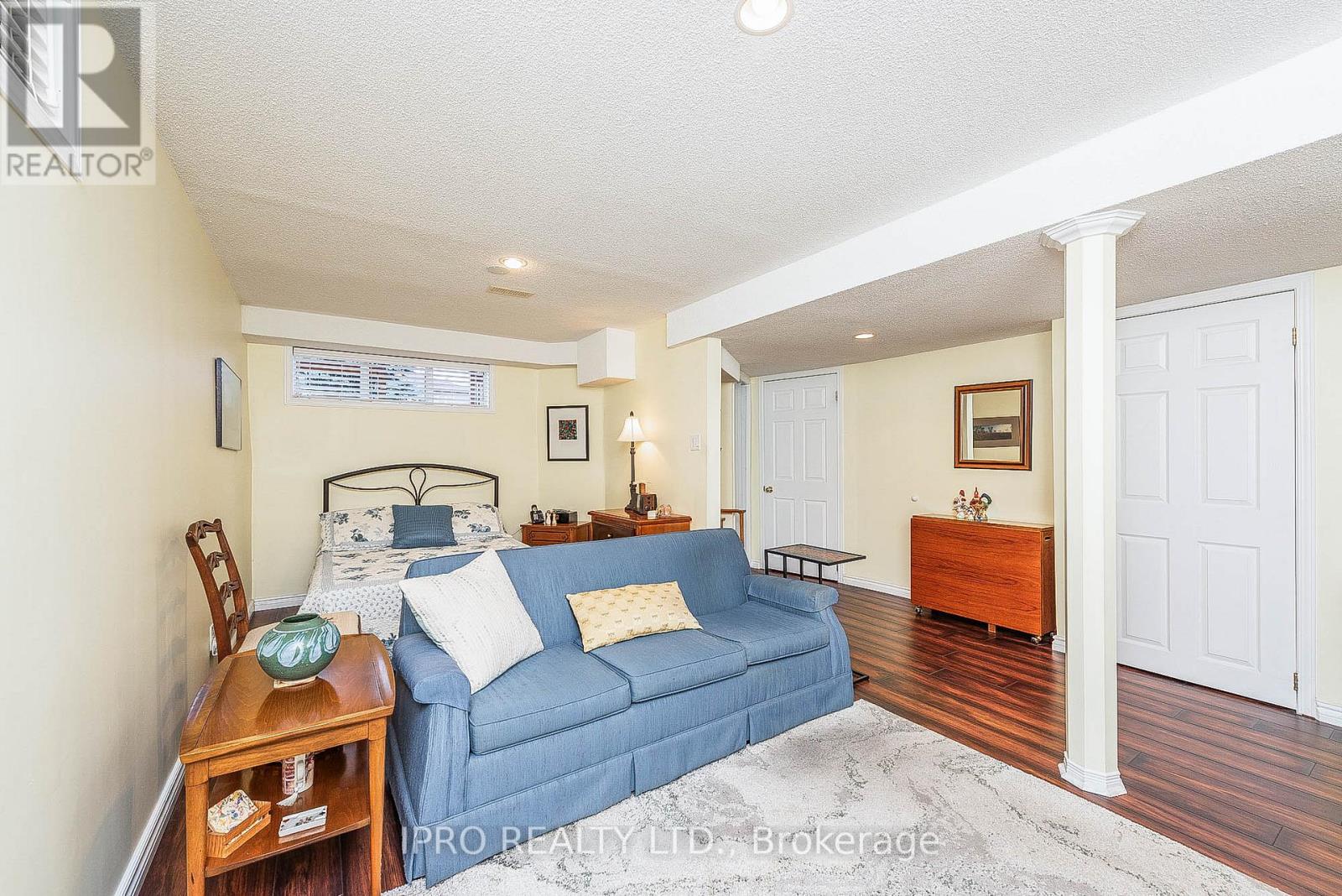 11 MURKAR CRES