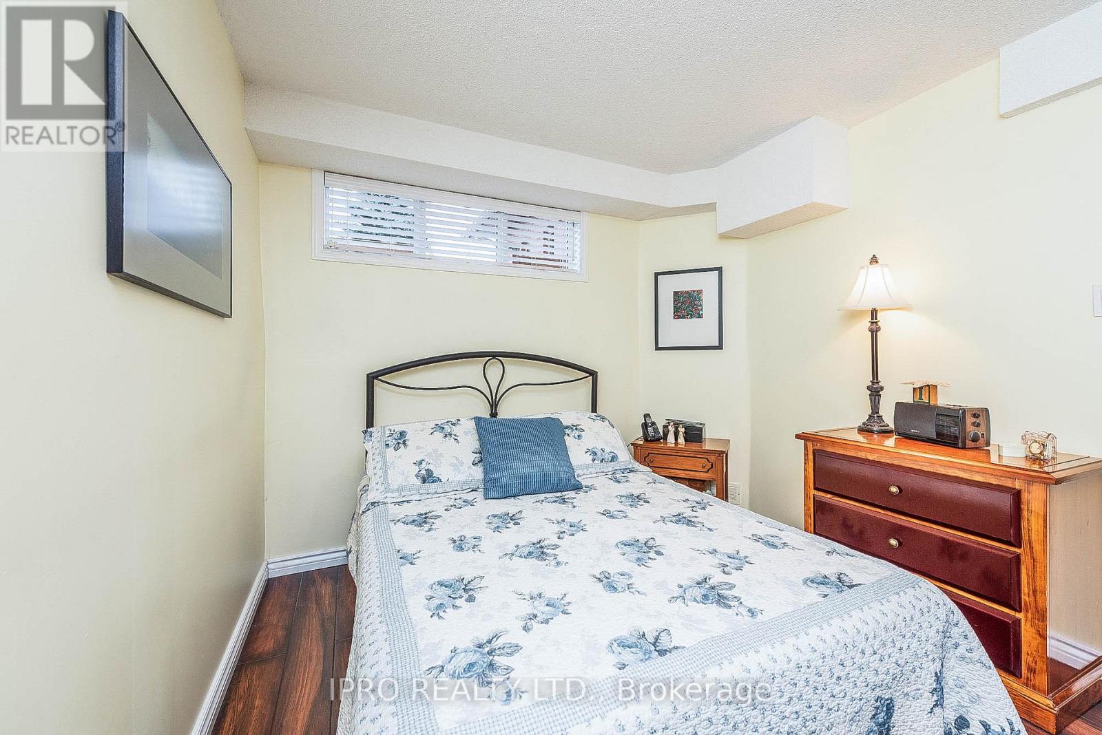 11 MURKAR CRES