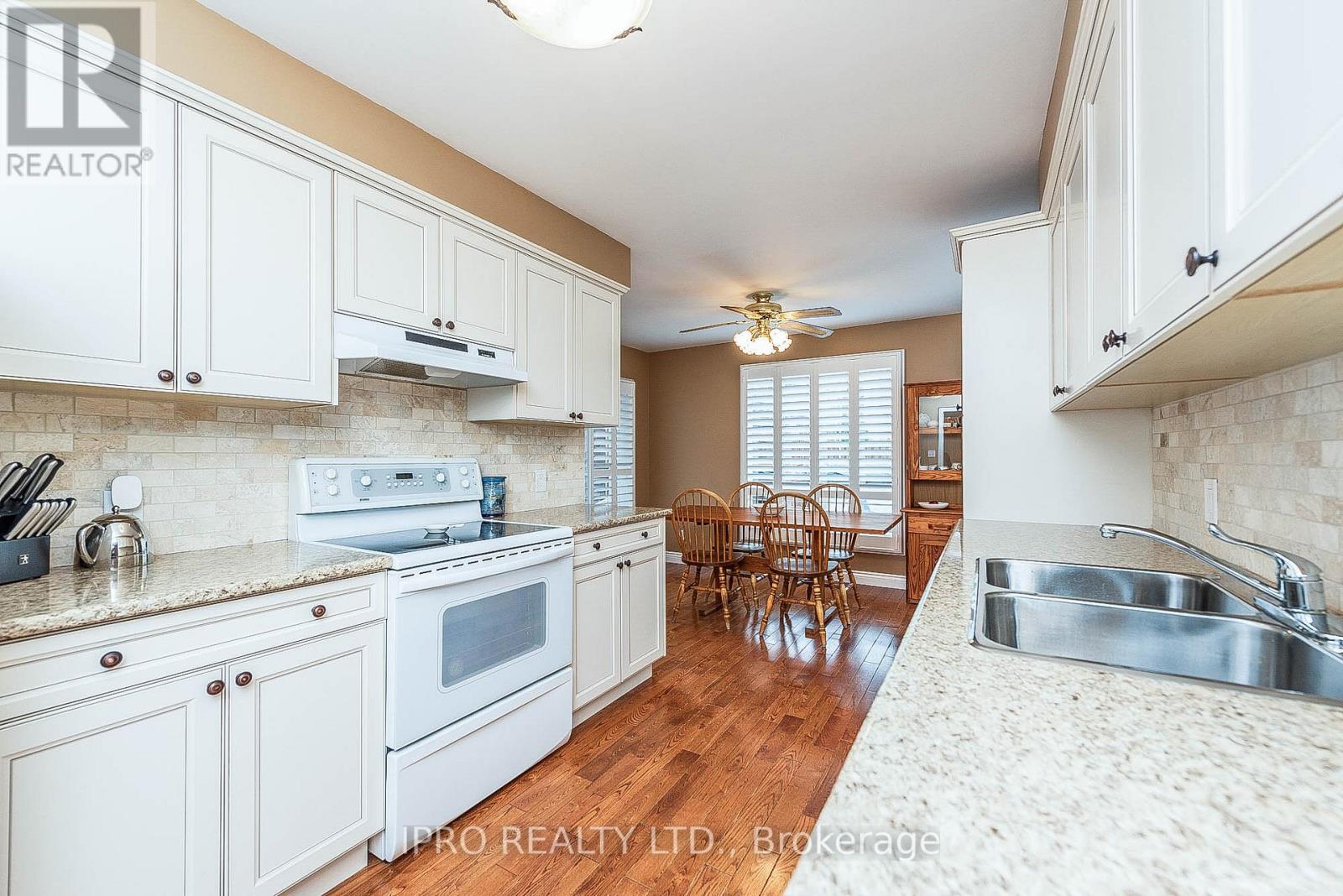 11 MURKAR CRES
