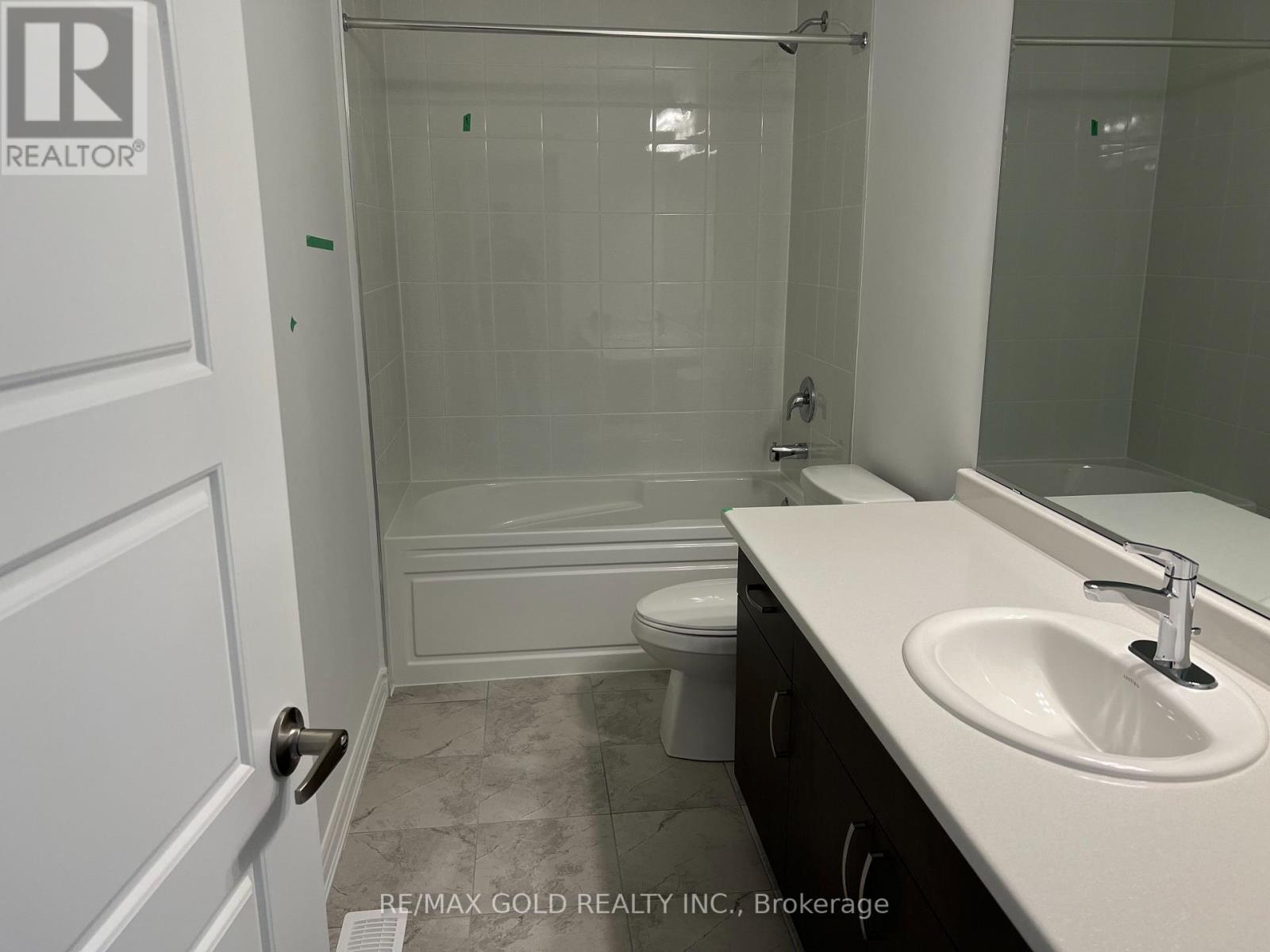 1582 HONEY LOCUST PL