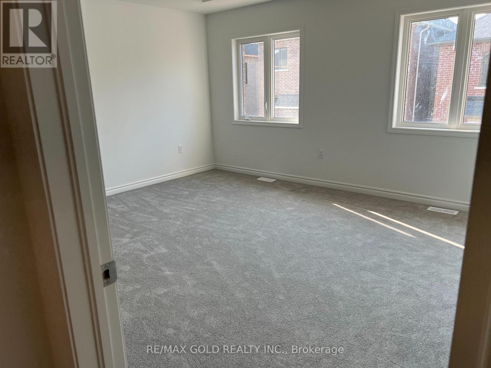 1582 HONEY LOCUST PL
