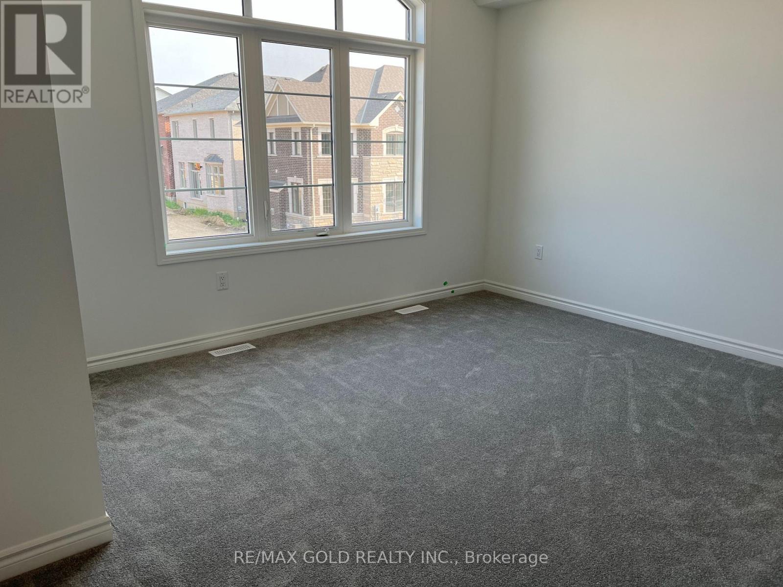 1582 HONEY LOCUST PL