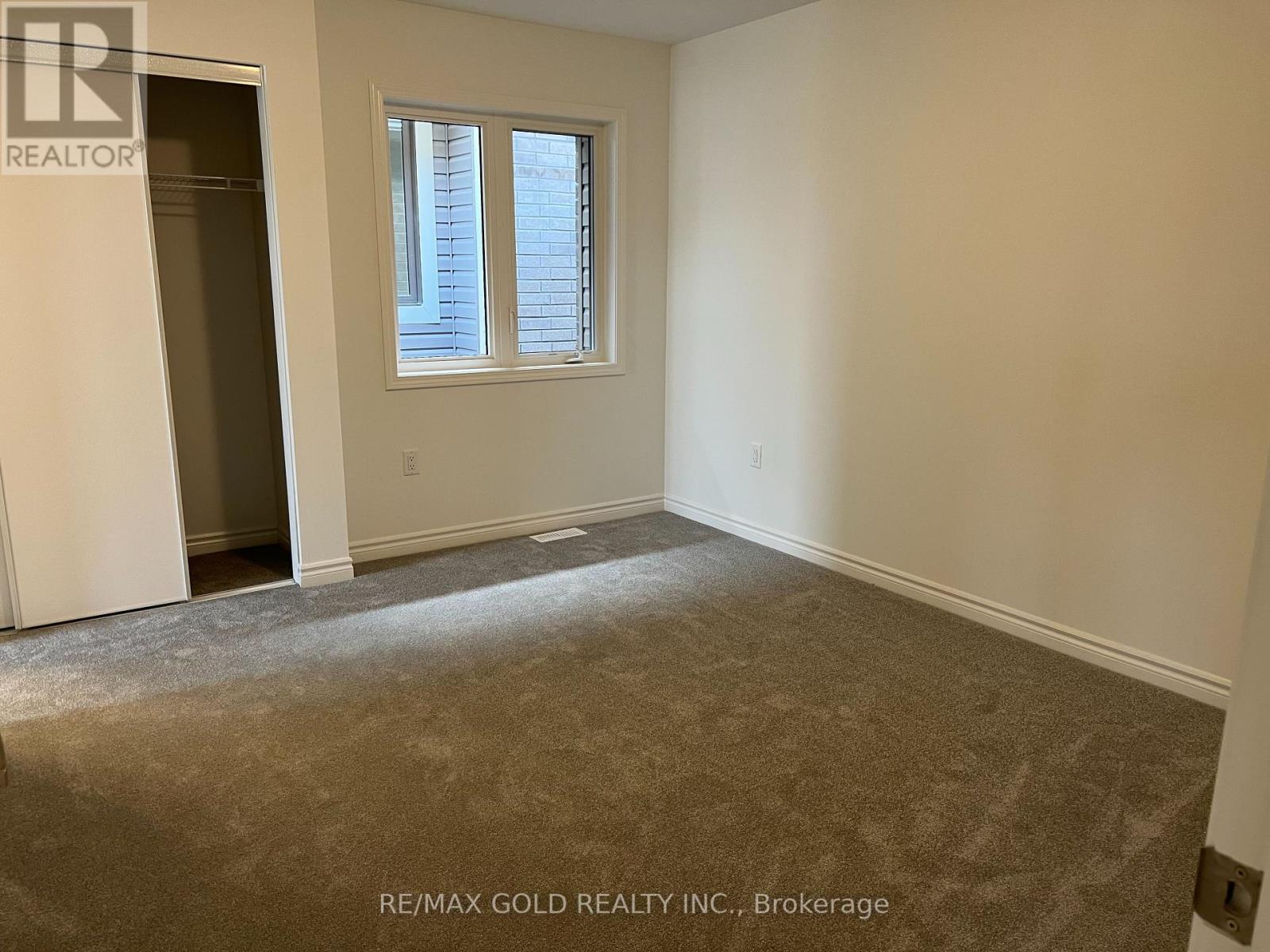 1582 HONEY LOCUST PL