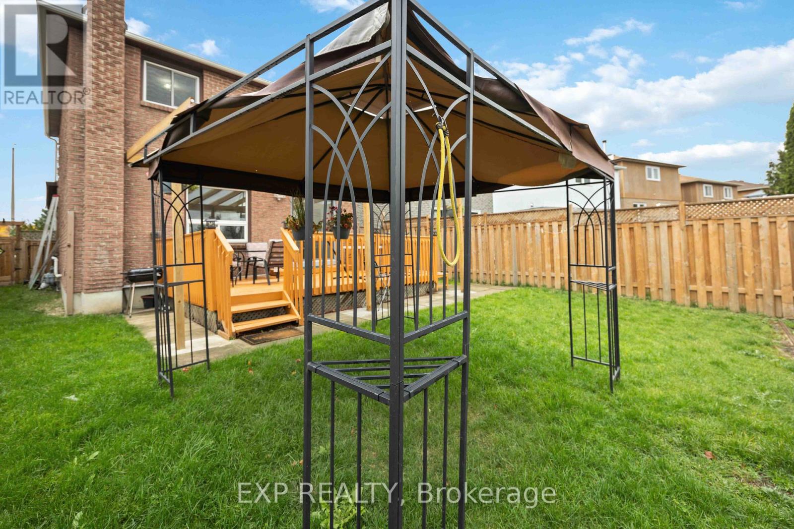 1561 MARSHCOURT DR E