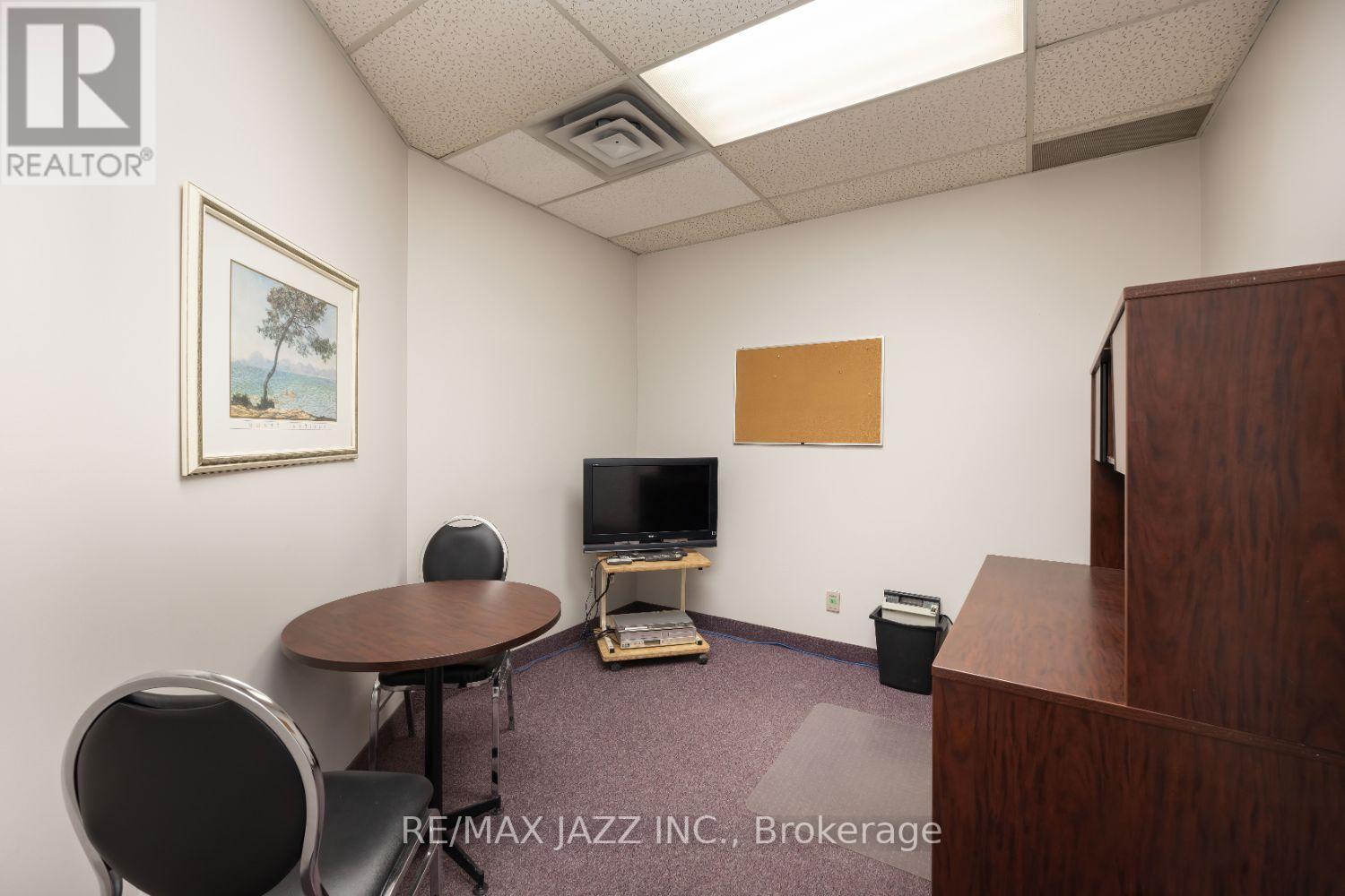 #18 -520 WESTNEY RD S, #18