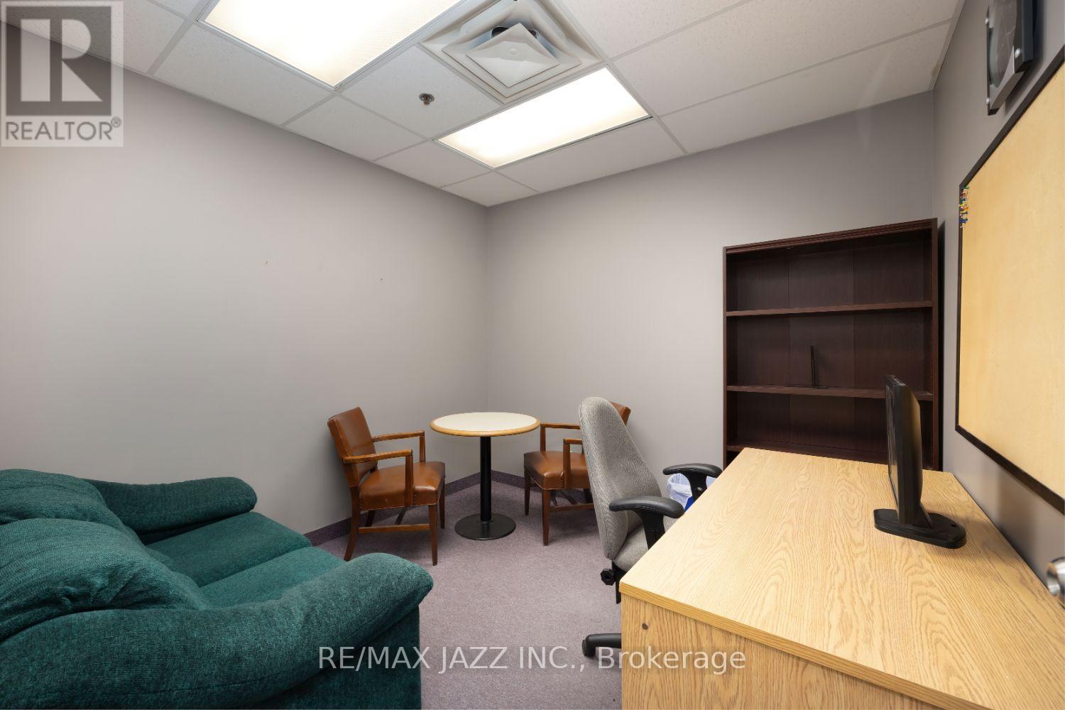 #18 -520 WESTNEY RD S, #18