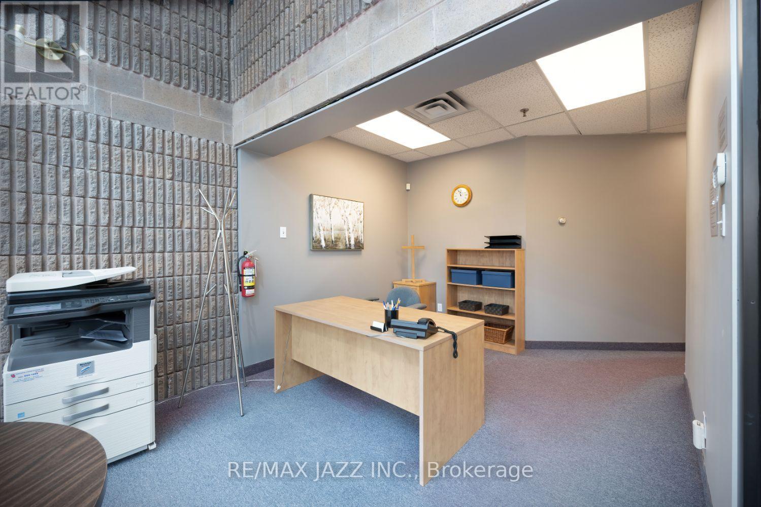 #18 -520 WESTNEY RD S, #18