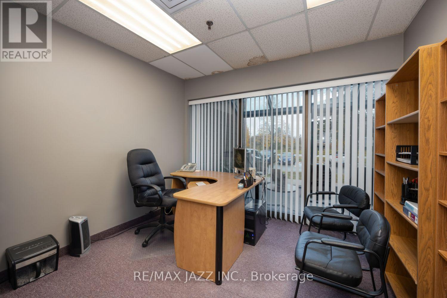 #18 -520 WESTNEY RD S, #18