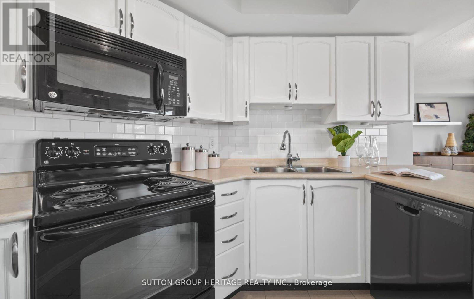 #901 -340 WATSON ST W, #901